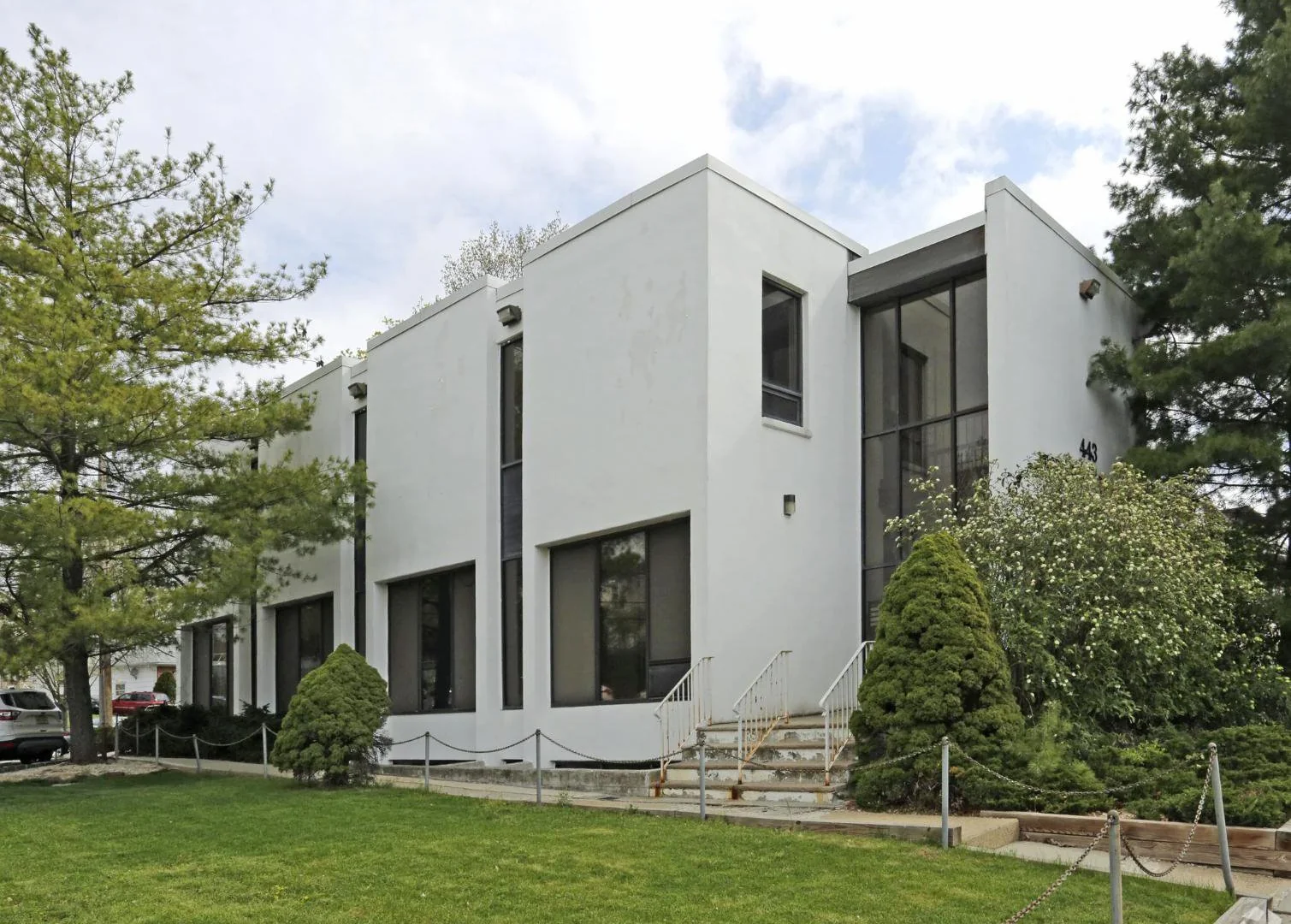 441443 E Westfield Ave
