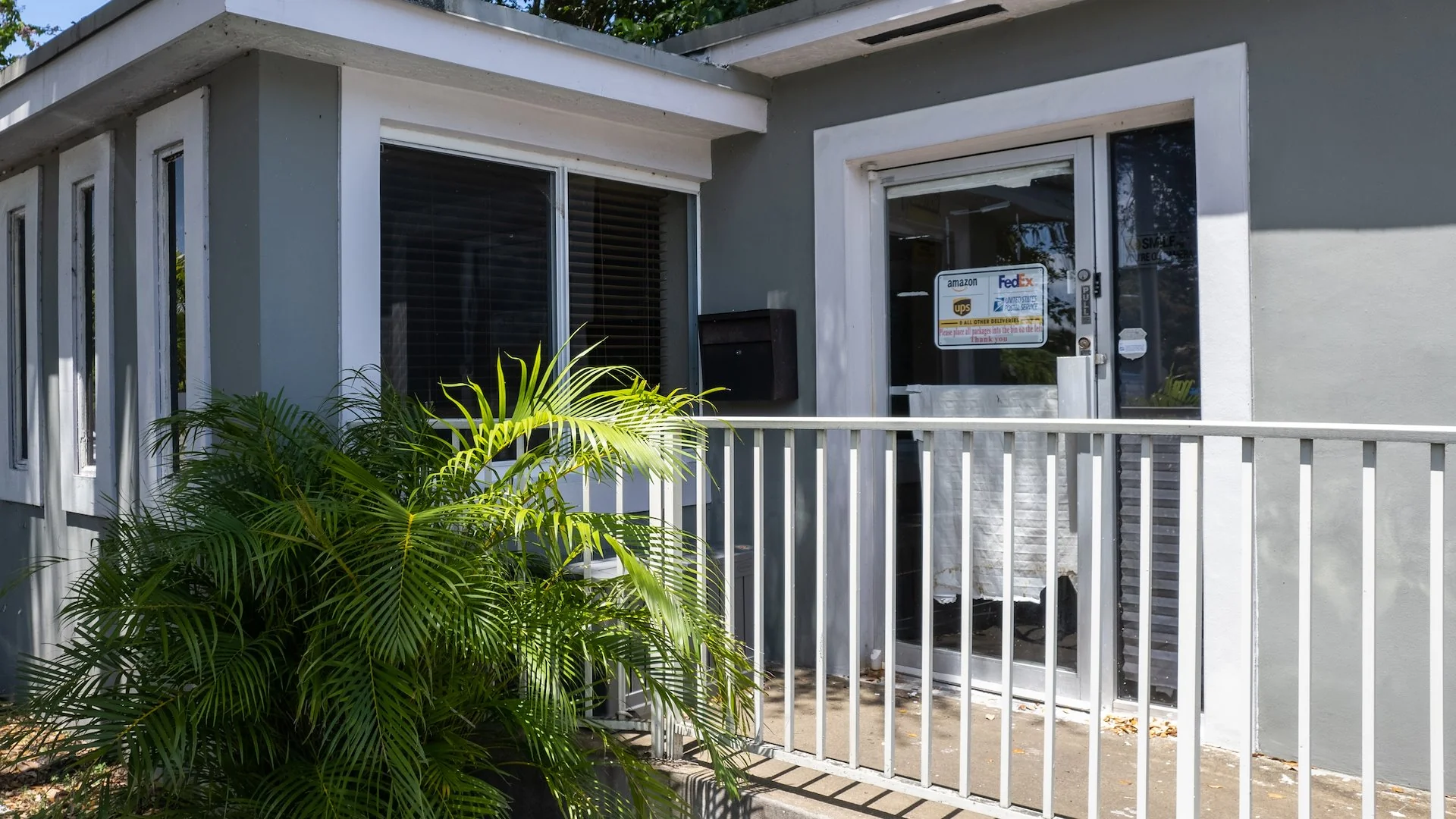 Boutique Multi-Tenant Office — Sale in North Miami Beach, FL, photo 2 of 4