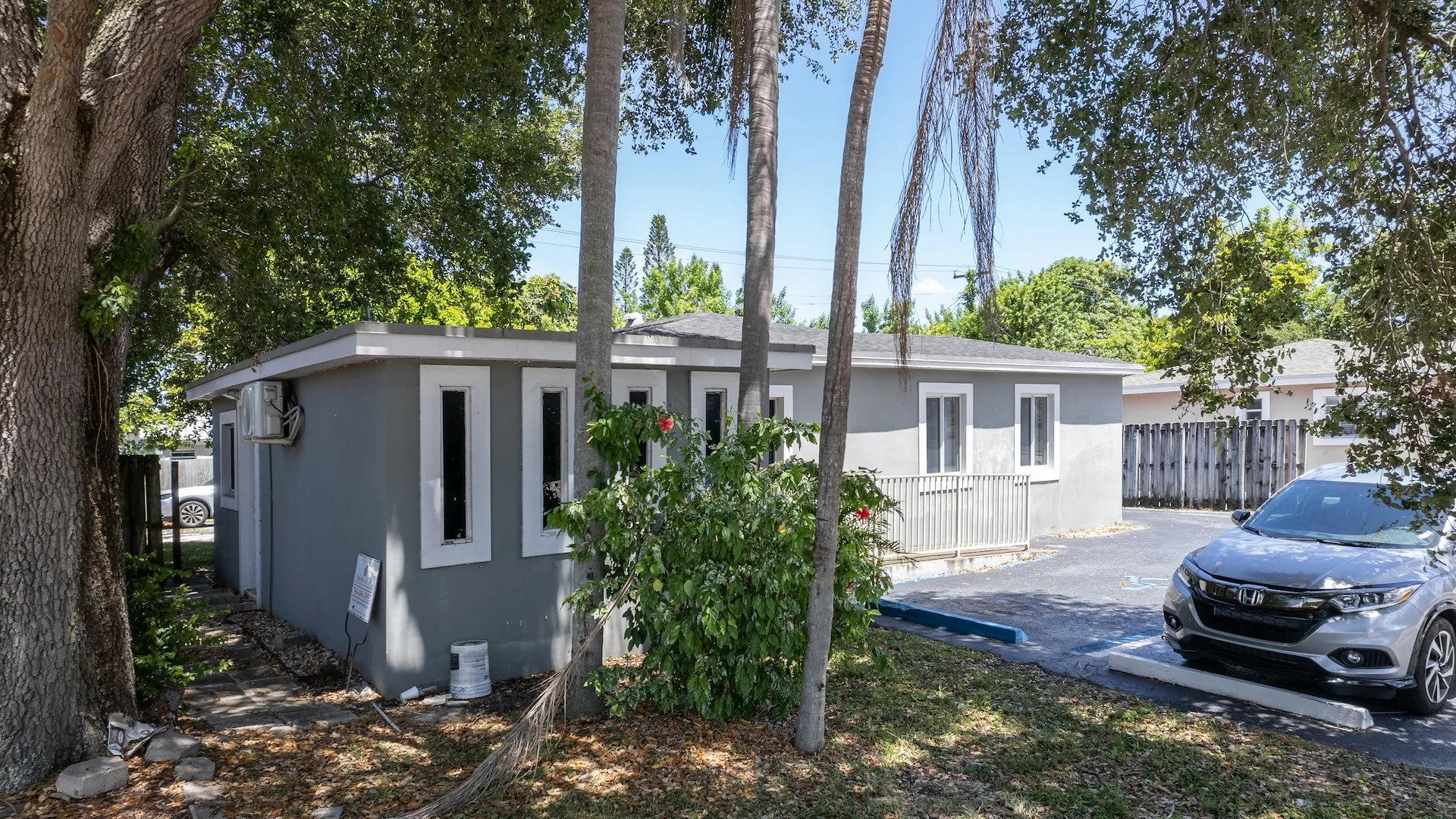 Boutique Multi-Tenant Office — Sale in North Miami Beach, FL, photo 3 of 4