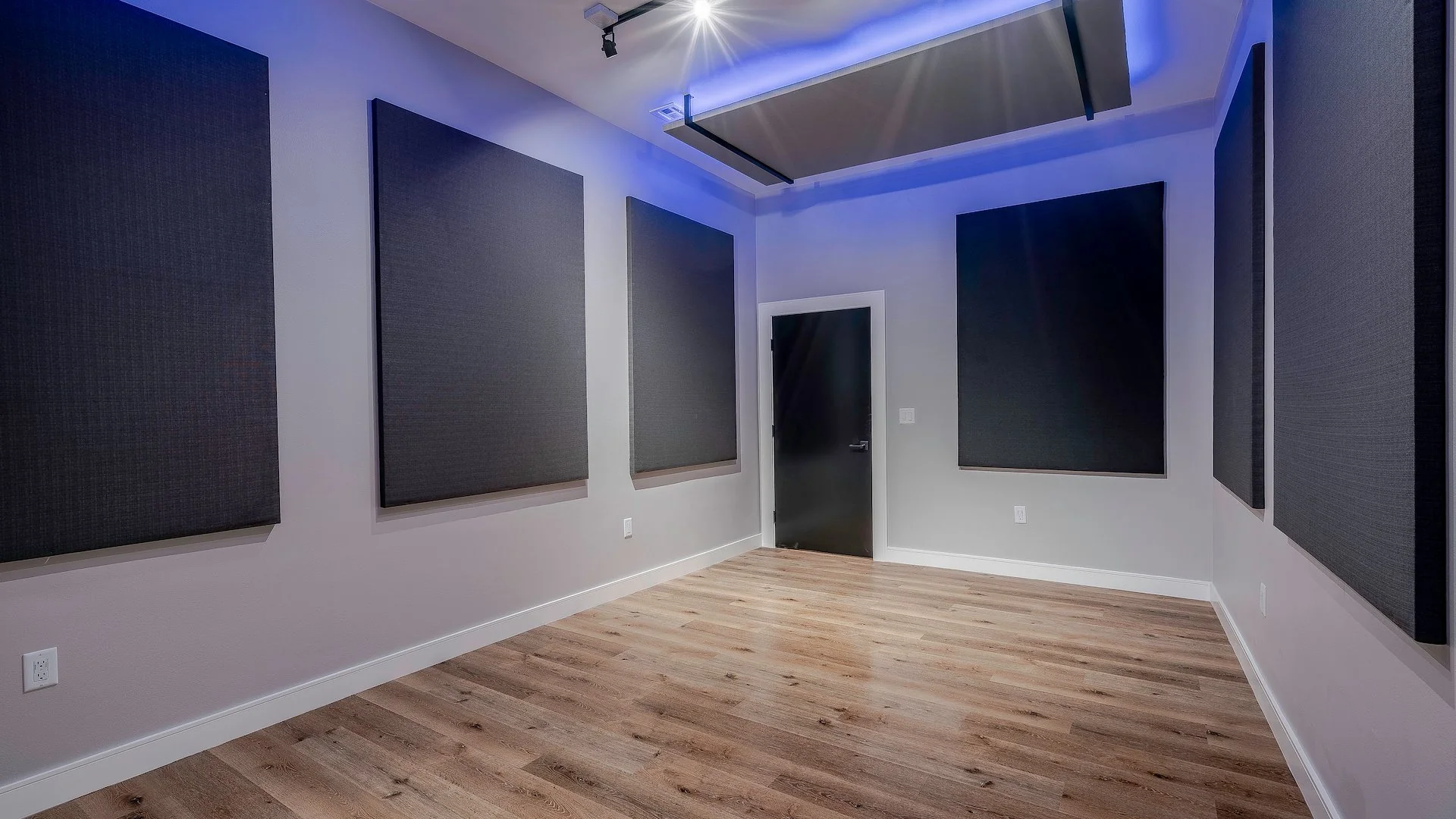 10440 Burbank Blvd — Sale in North Hollywood, CA, photo 3 of 5
