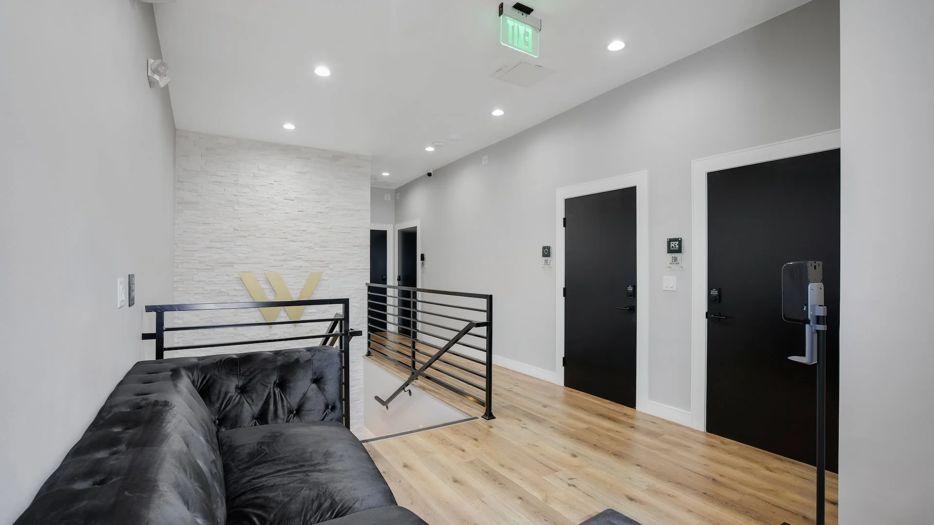 10440 Burbank Blvd — Sale in North Hollywood, CA, photo 4 of 5