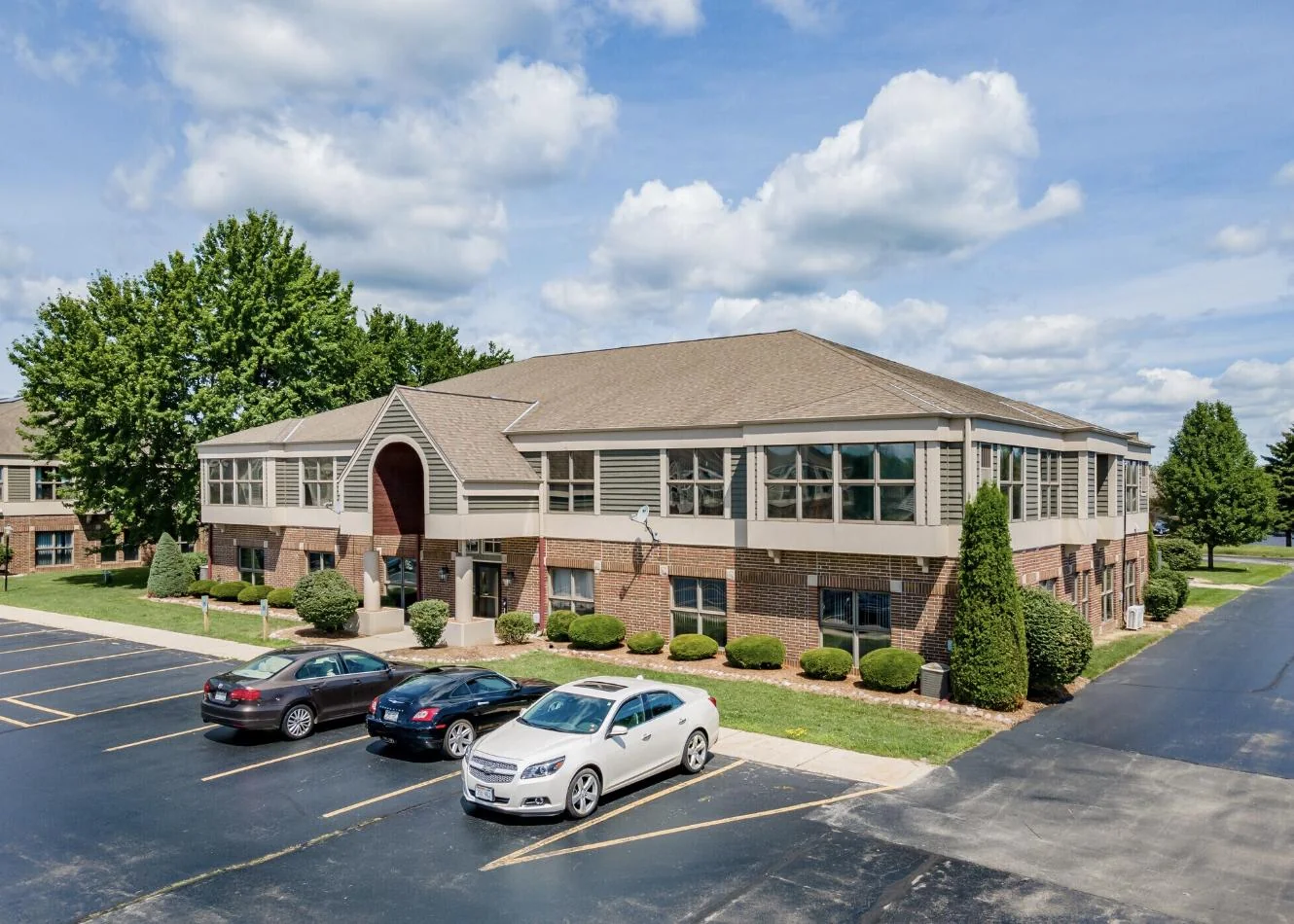 Glen Oaks Office Park — Sale in Mequon, WI, photo 2 of 7