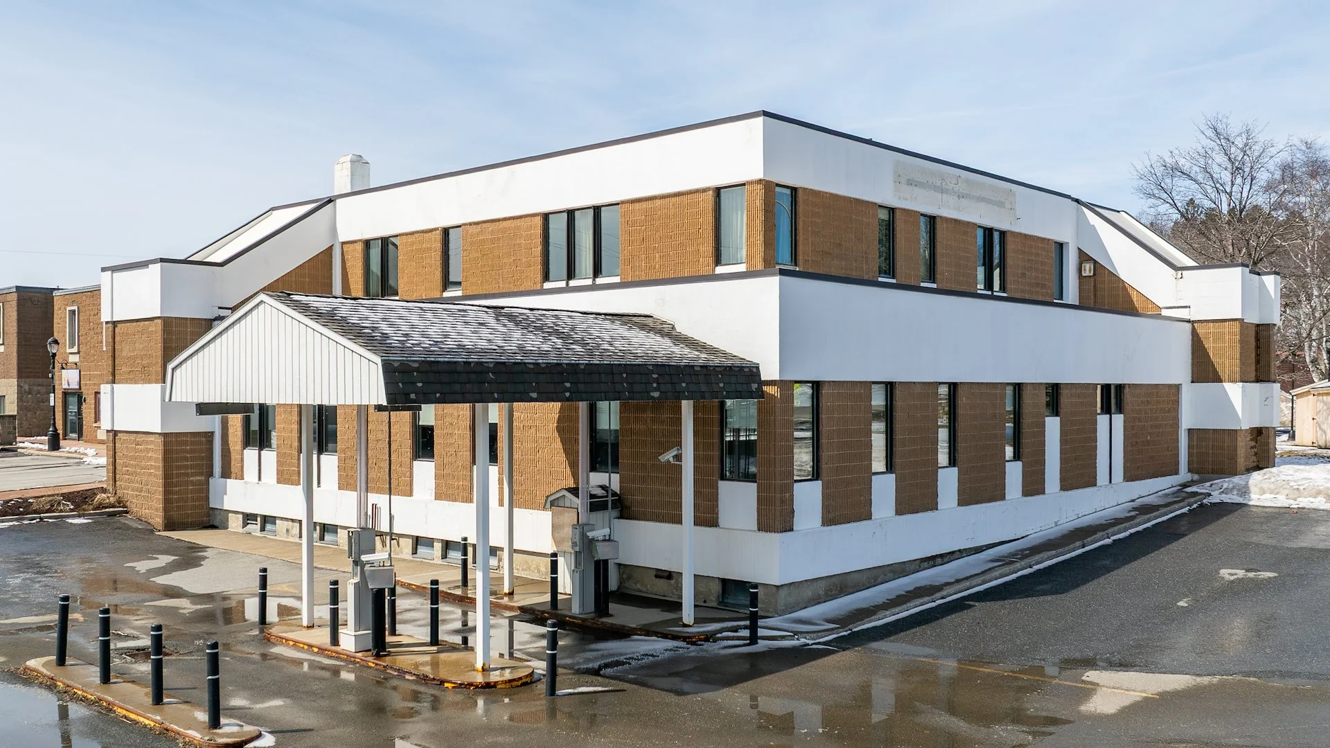 Auction 14 Sweden Caribou Me - retail for sale in auction - 14 sweden - caribou, ME