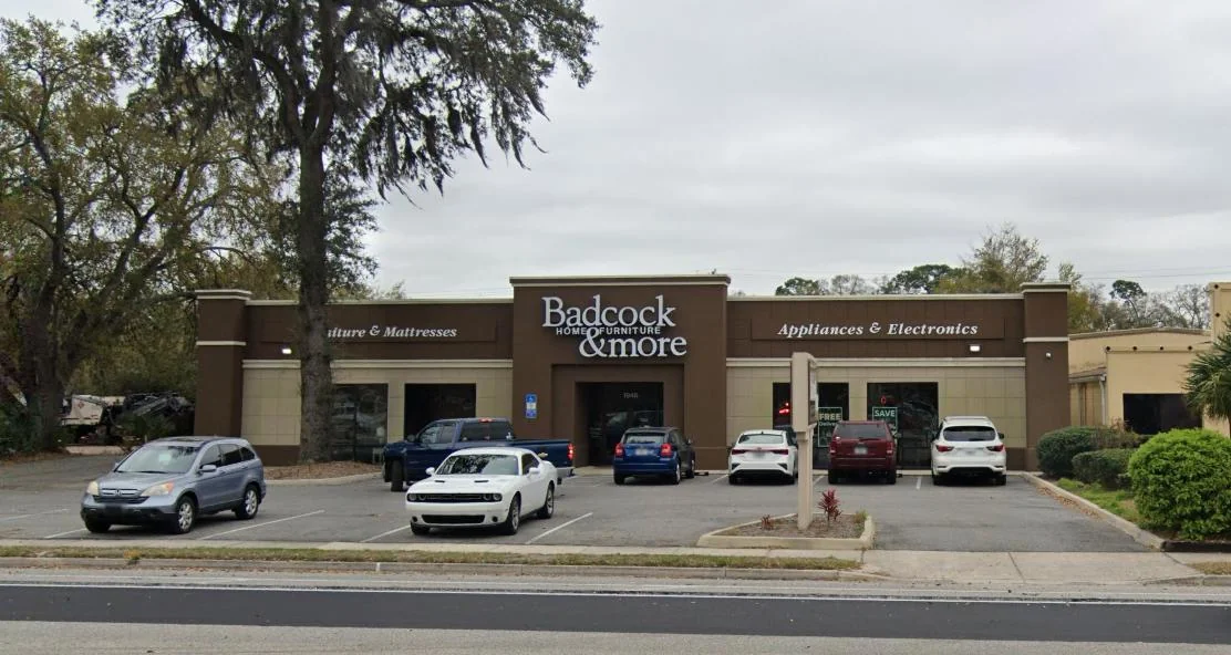 Orange Park Owner/User Retail Store — Sale in Orange Park, FL, photo 1 of 2