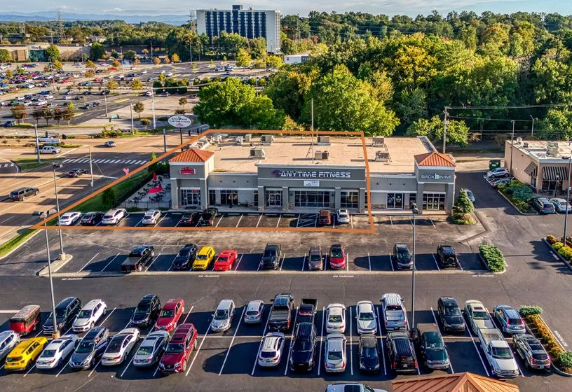 Shops at Montvue Place — Sale in Knoxville, TN, photo 1 of 3