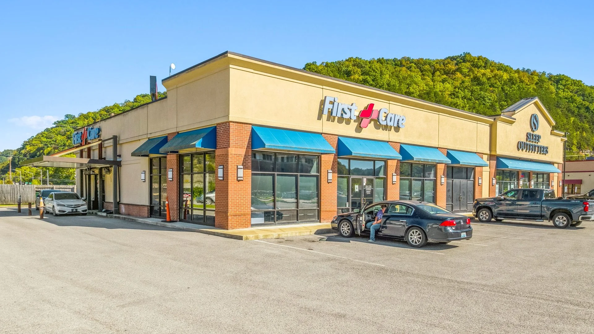 Fast Pace Urgent Care | Mattress Warehouse — Sale in Pikeville, KY, photo 1 of 5