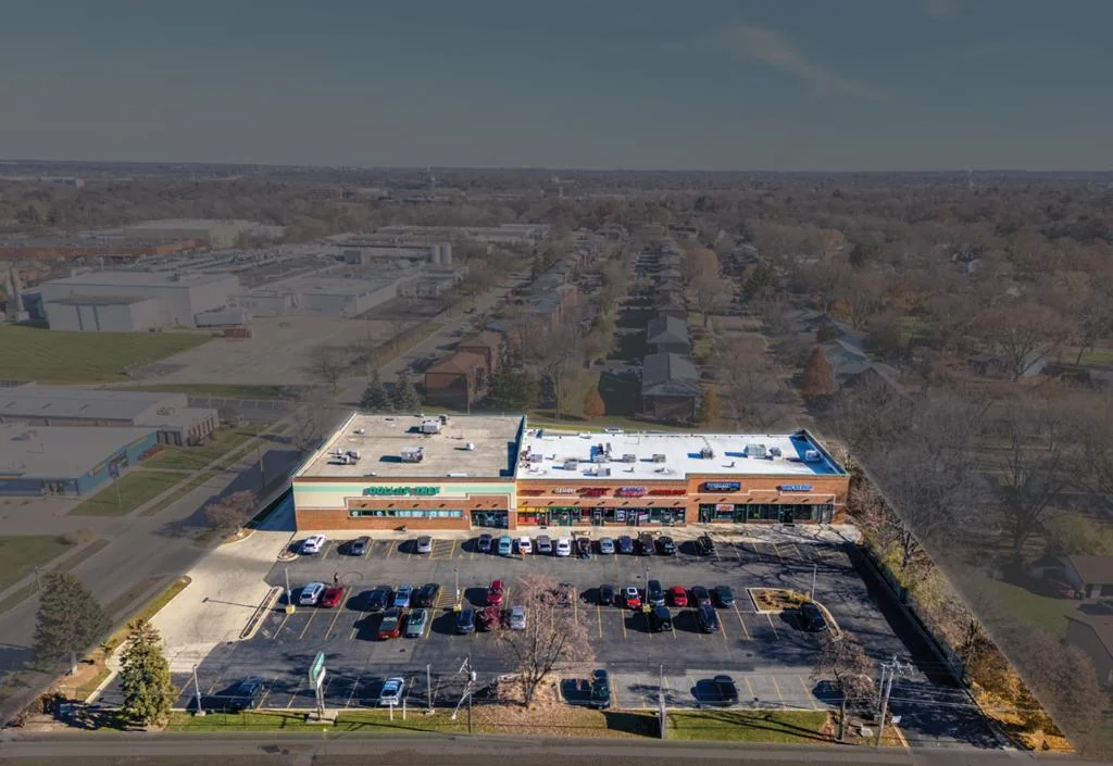 McLean Square | Neighborhood Strip Retail — Sale in Elgin, IL, photo 3 of 8