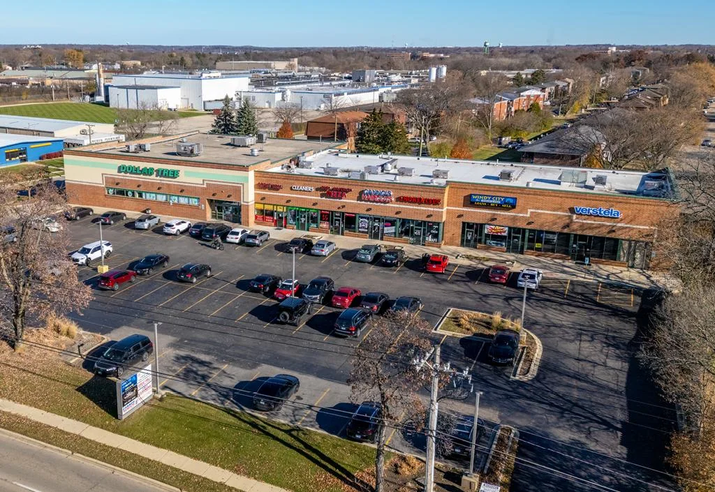 McLean Square | Neighborhood Strip Retail — Sale in Elgin, IL, photo 5 of 8