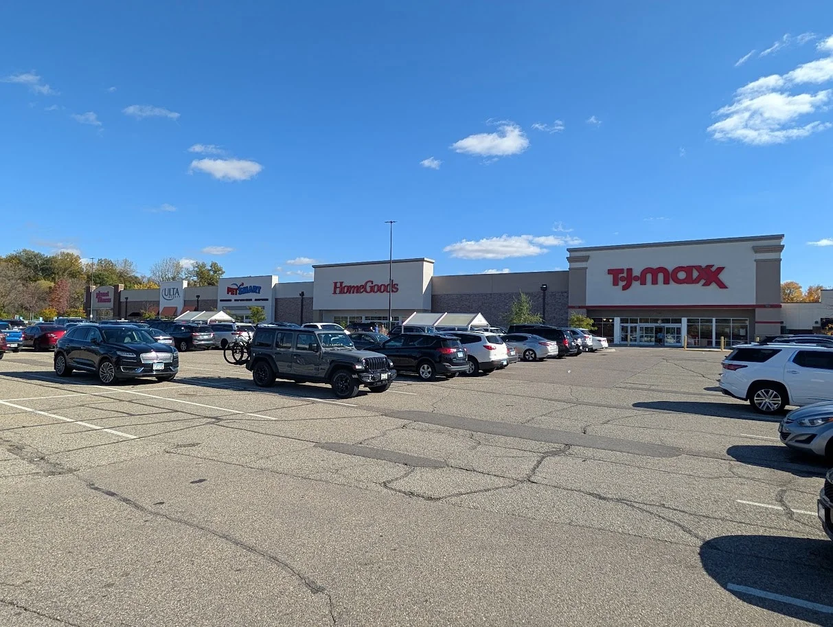 Grove Plaza Shopping Center | Grocery Shadow Anchored — Sale in Cottage Grove, MN, photo 3 of 5