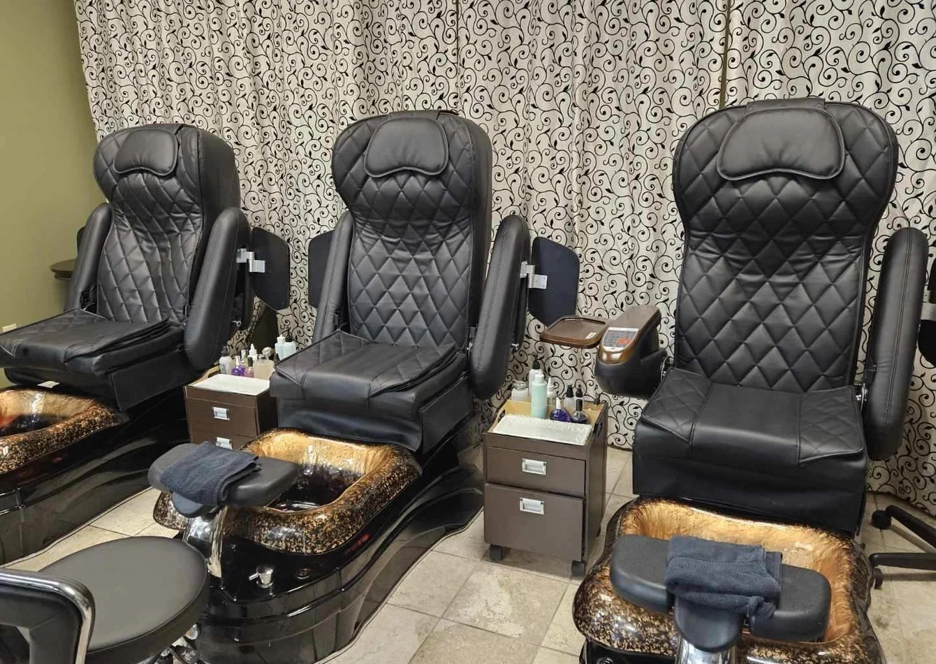 White Mountains New Hampshire Hair and Nail Salon — Sale in New Hampshire, NH, photo 1 of 1