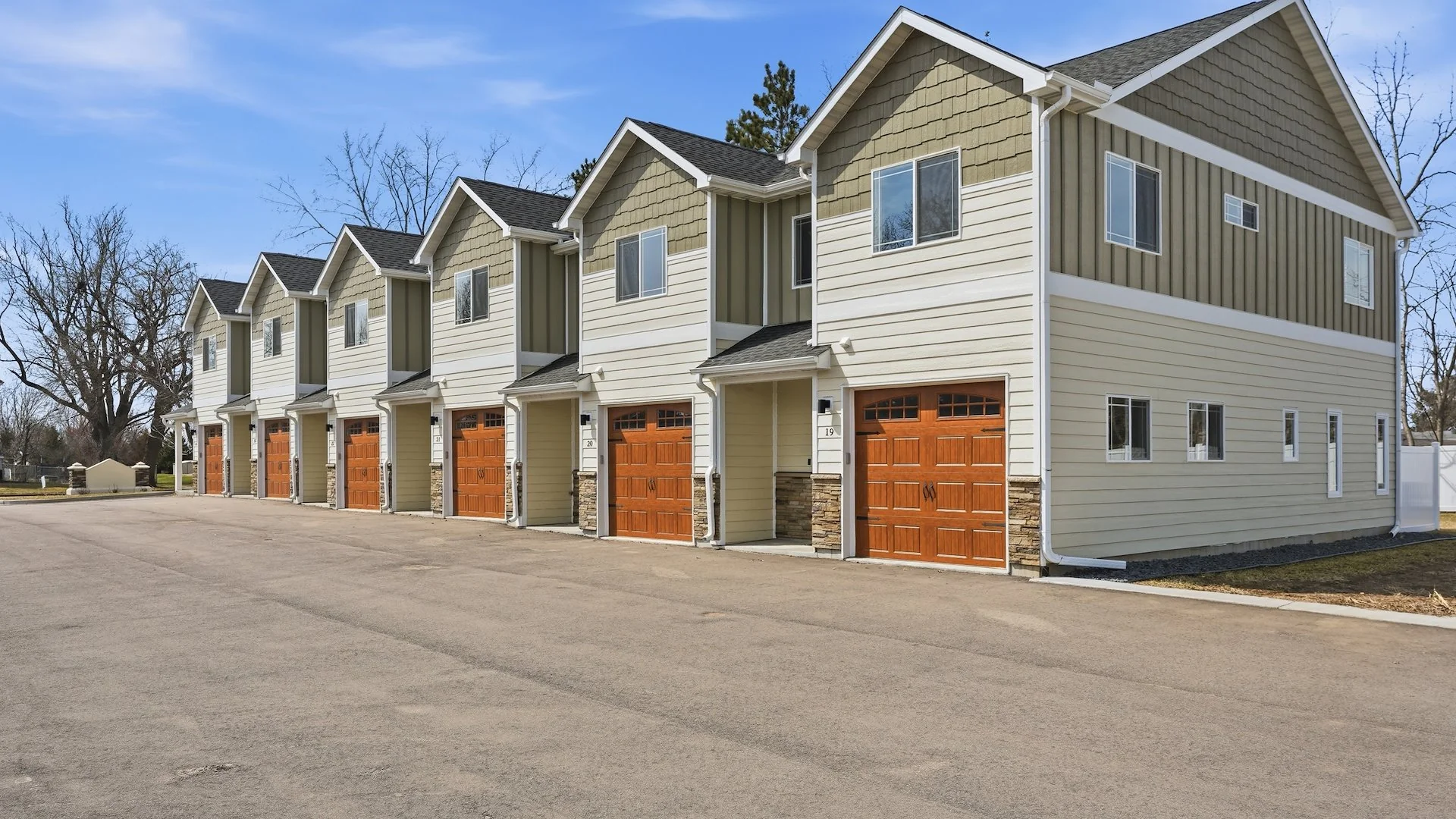 Falcon Glen Luxury Condominium Development — Sale in New Richmond, WI, photo 3 of 5