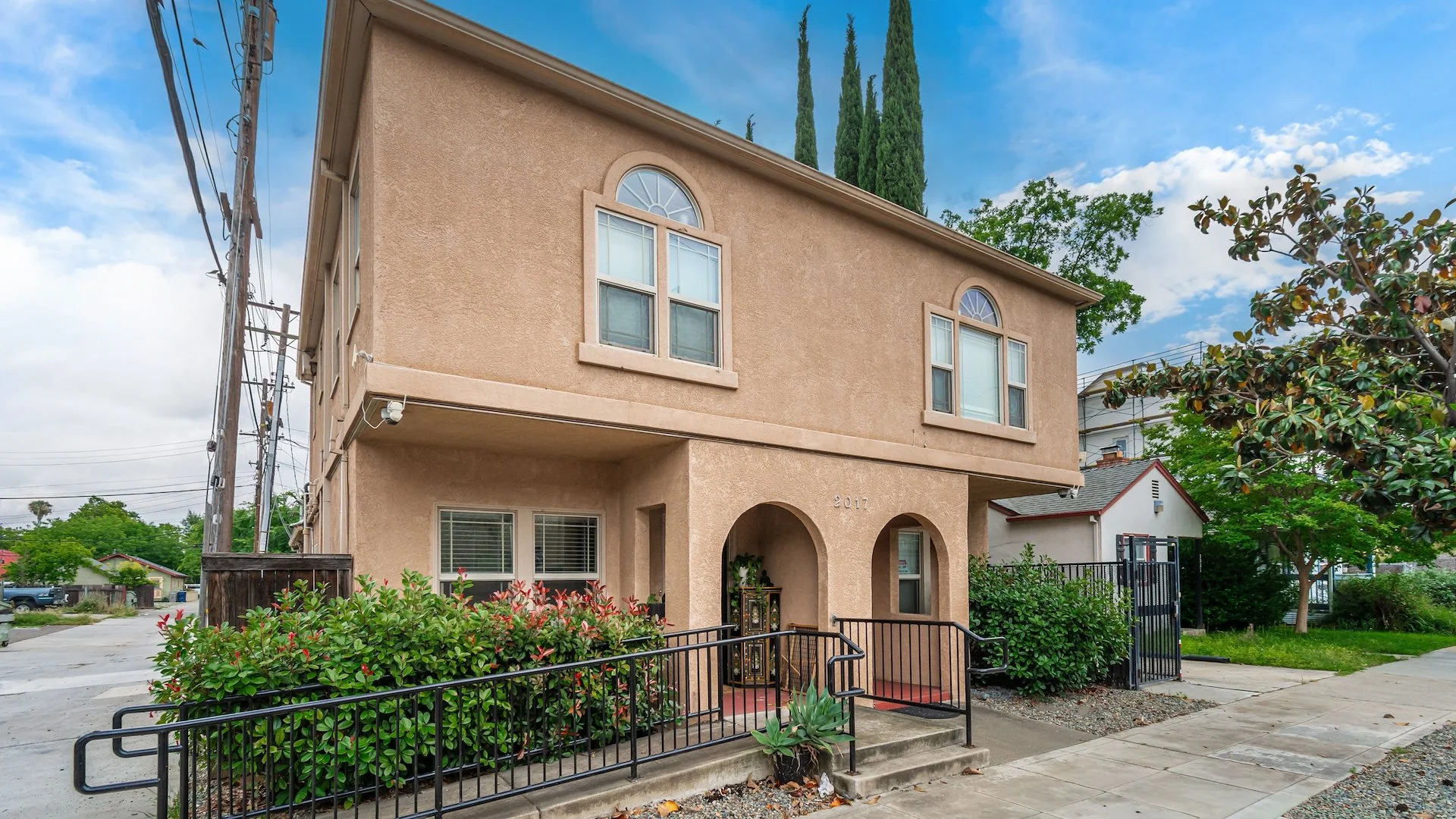 2017 30th St — Sale in Sacramento, CA, photo 1 of 8