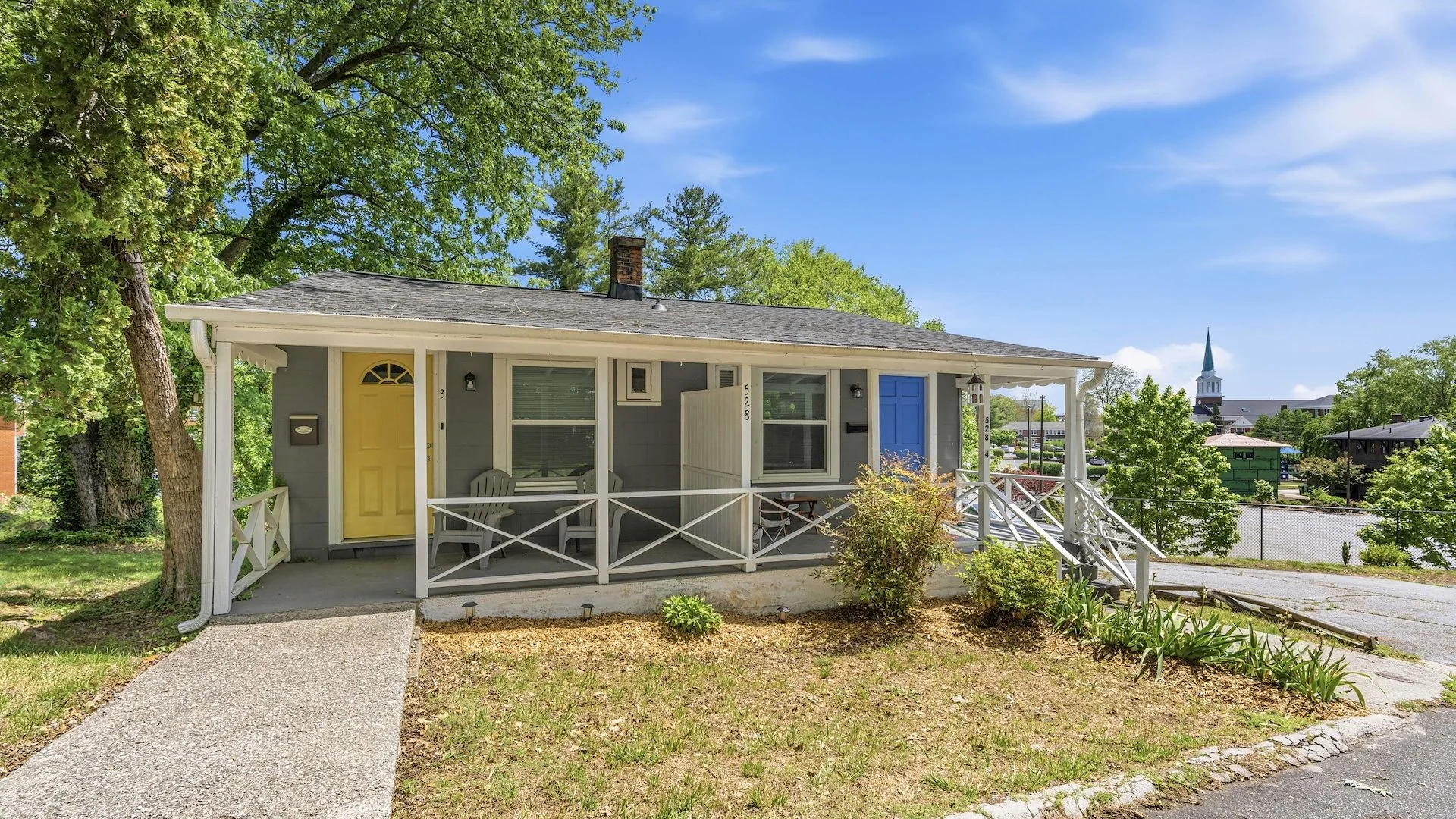 Fleming Street Apartments — Sale in Hendersonville, NC, photo 1 of 6
