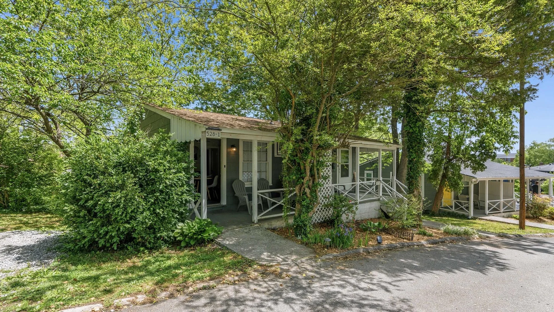 Fleming Street Apartments — Sale in Hendersonville, NC, photo 3 of 6