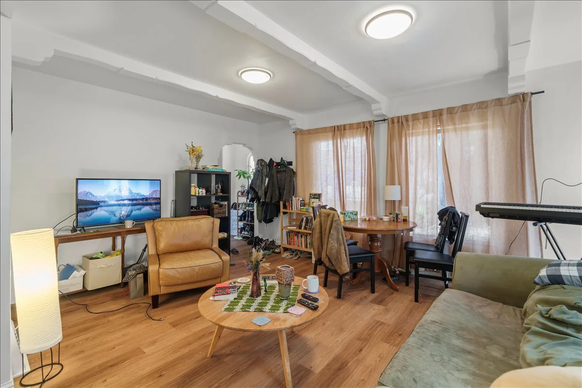 8117 Ney Ave — Sale in Oakland, CA, photo 2 of 5