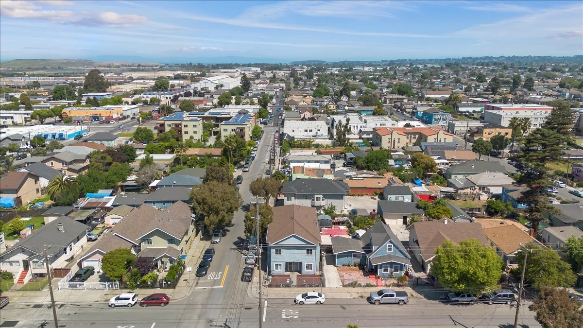 203 Bissell Ave — Sale in Richmond, CA, photo 3 of 5
