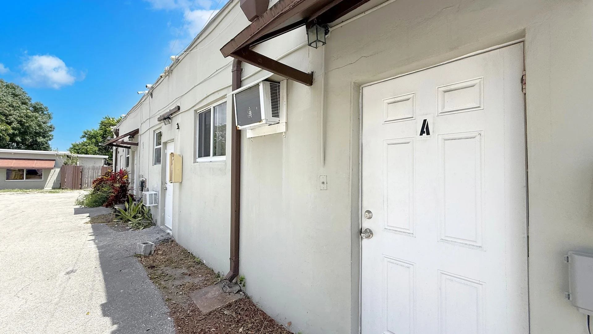 Hayes Street Apartments — Sale in Hollywood, FL, photo 2 of 8