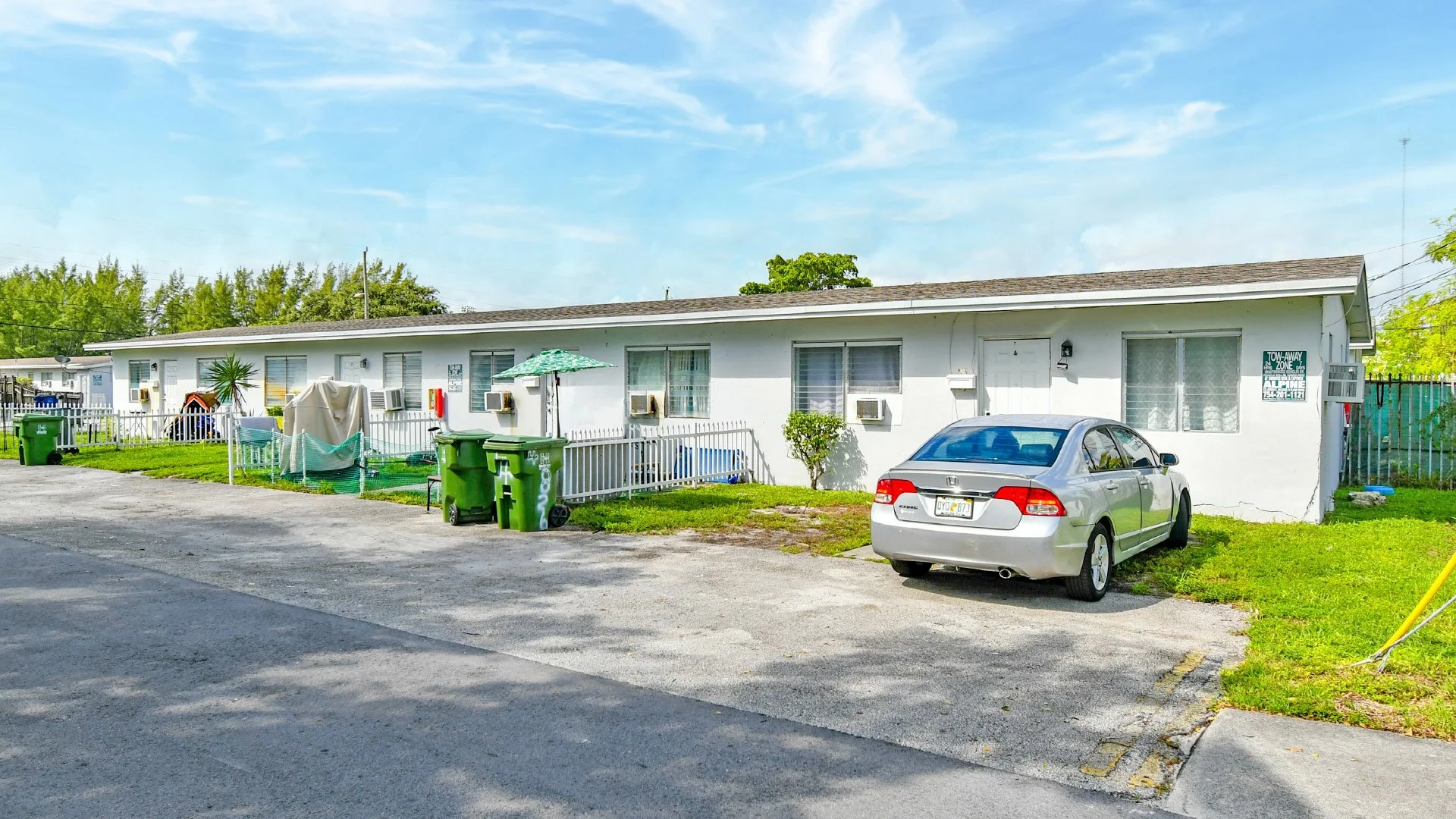 826 NW 7th St — Sale in Hallandale Beach, FL, photo 2 of 5