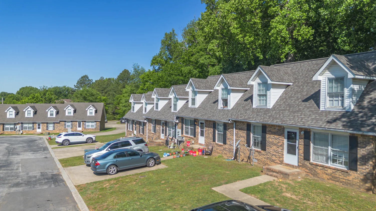 Harrier Court Apartments — Sale in Clarksville, TN, photo 1 of 5