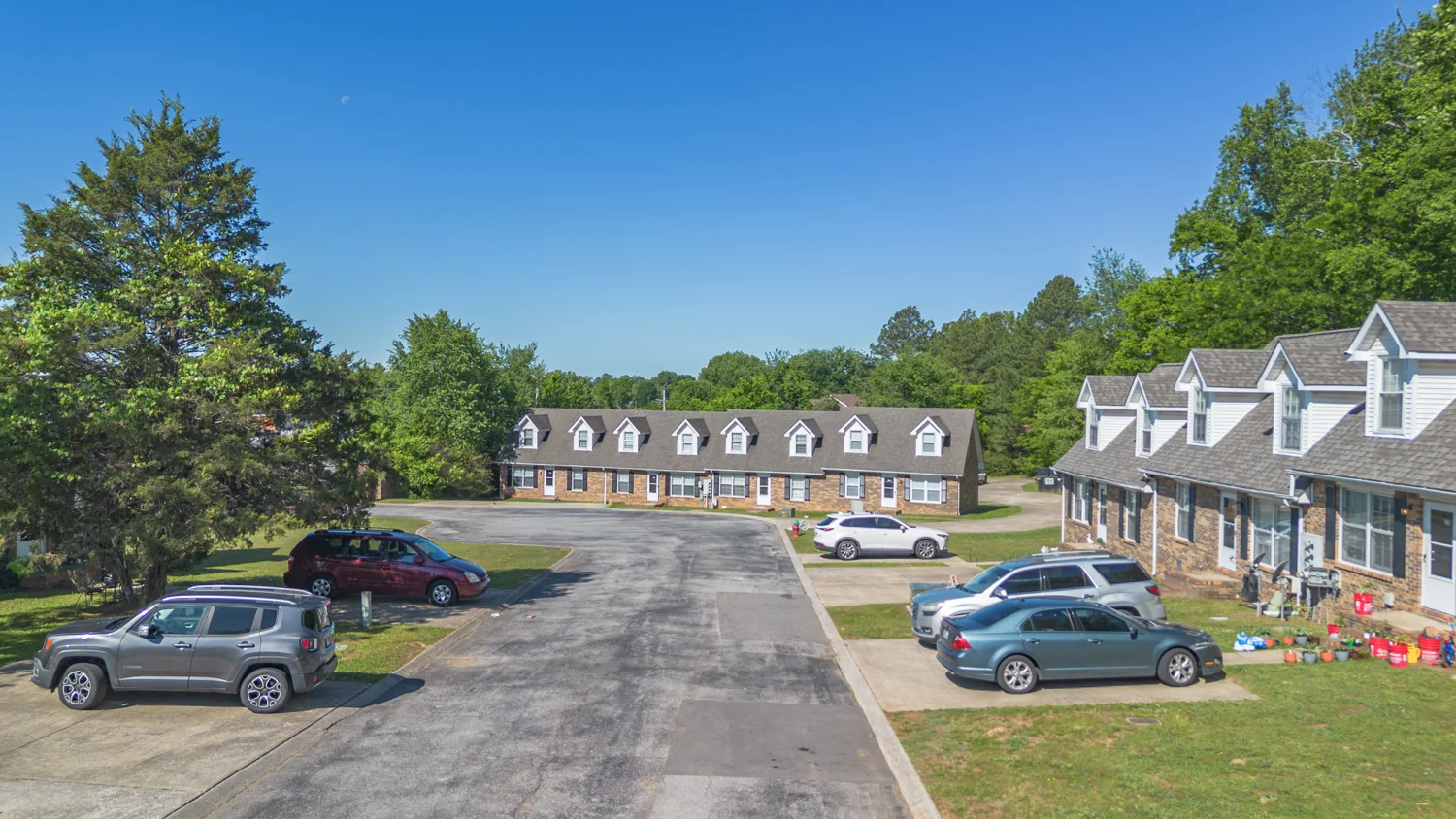 Harrier Court Apartments — Sale in Clarksville, TN, photo 2 of 5