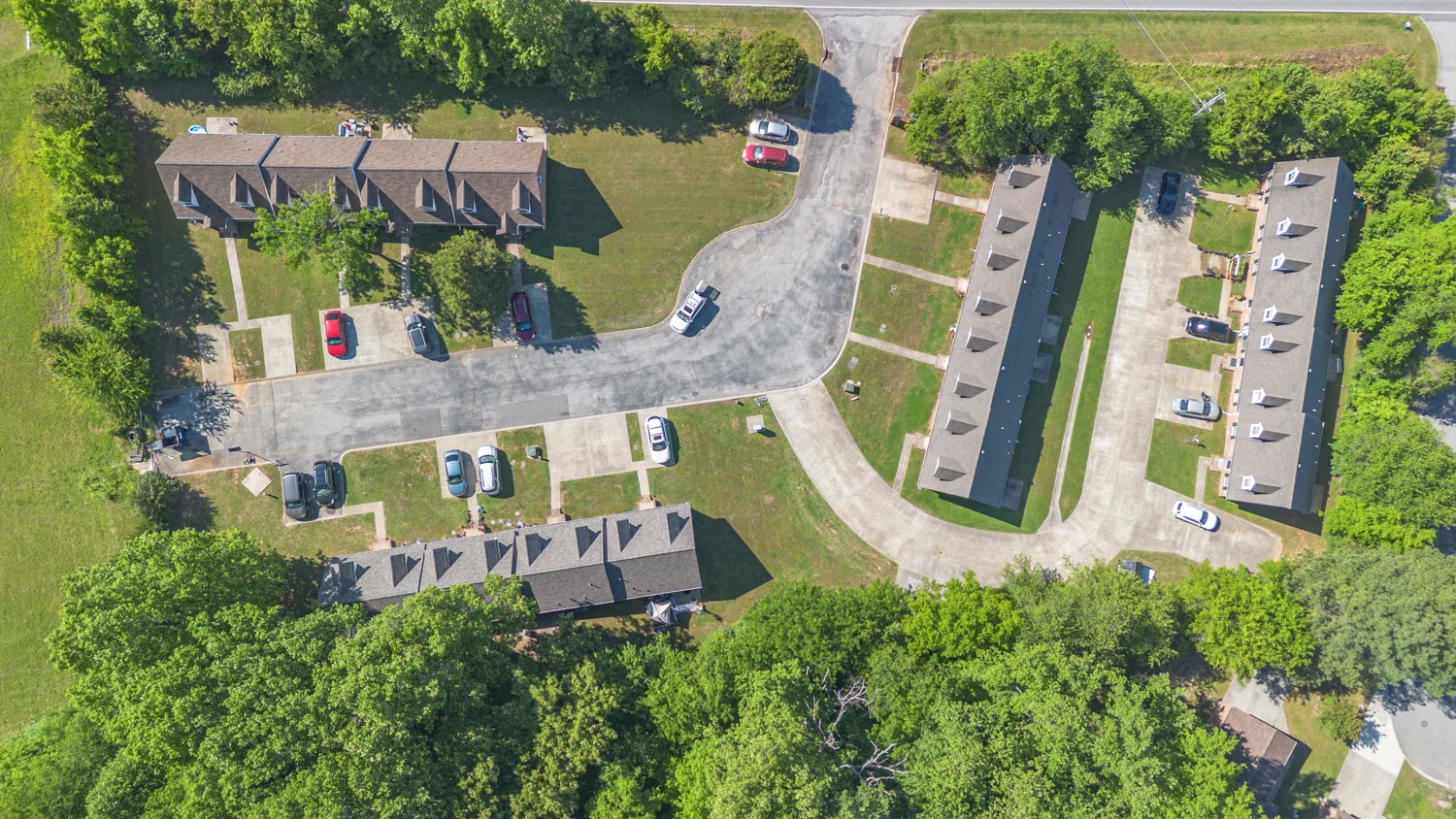 Harrier Court Apartments — Sale in Clarksville, TN, photo 3 of 5