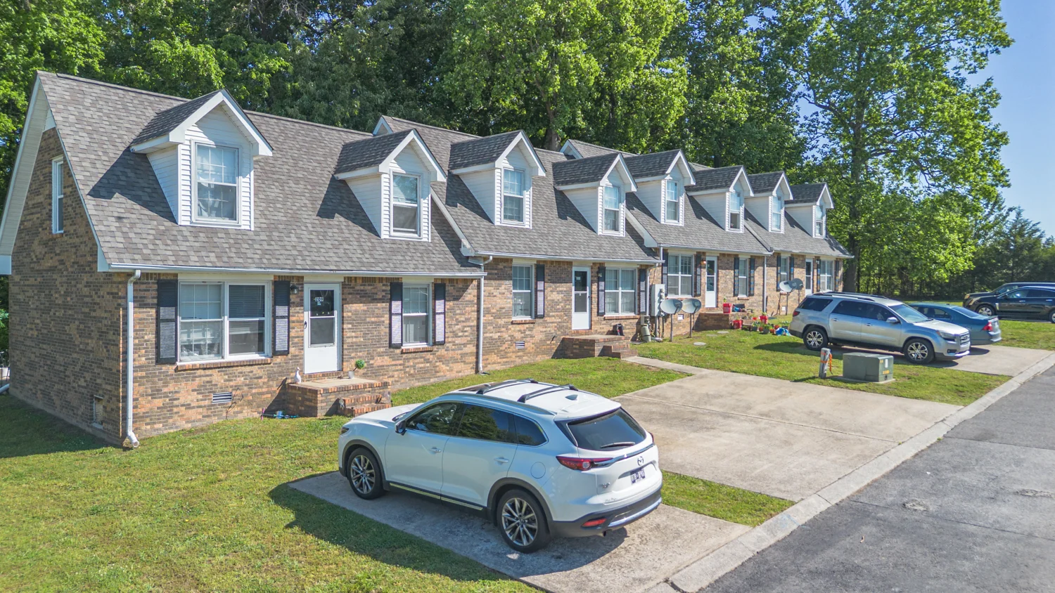 Harrier Court Apartments — Sale in Clarksville, TN, photo 4 of 5