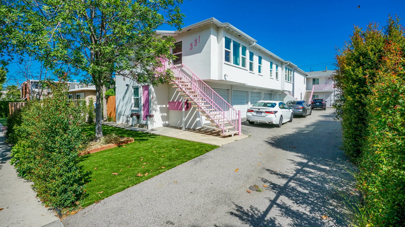 331 W Windsor Rd