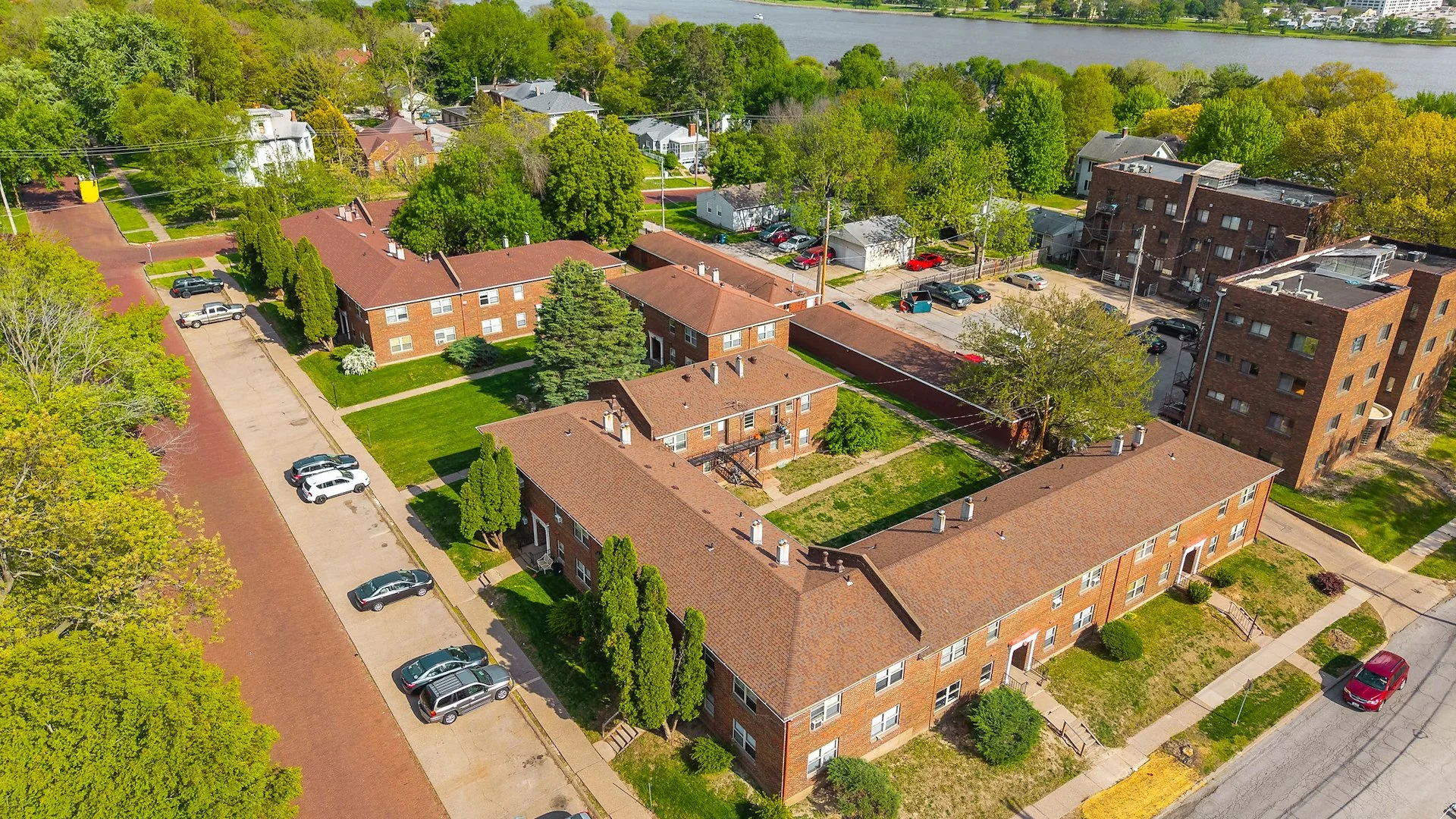 Carriage Hill Apartments — Sale in Davenport, IA, photo 1 of 3