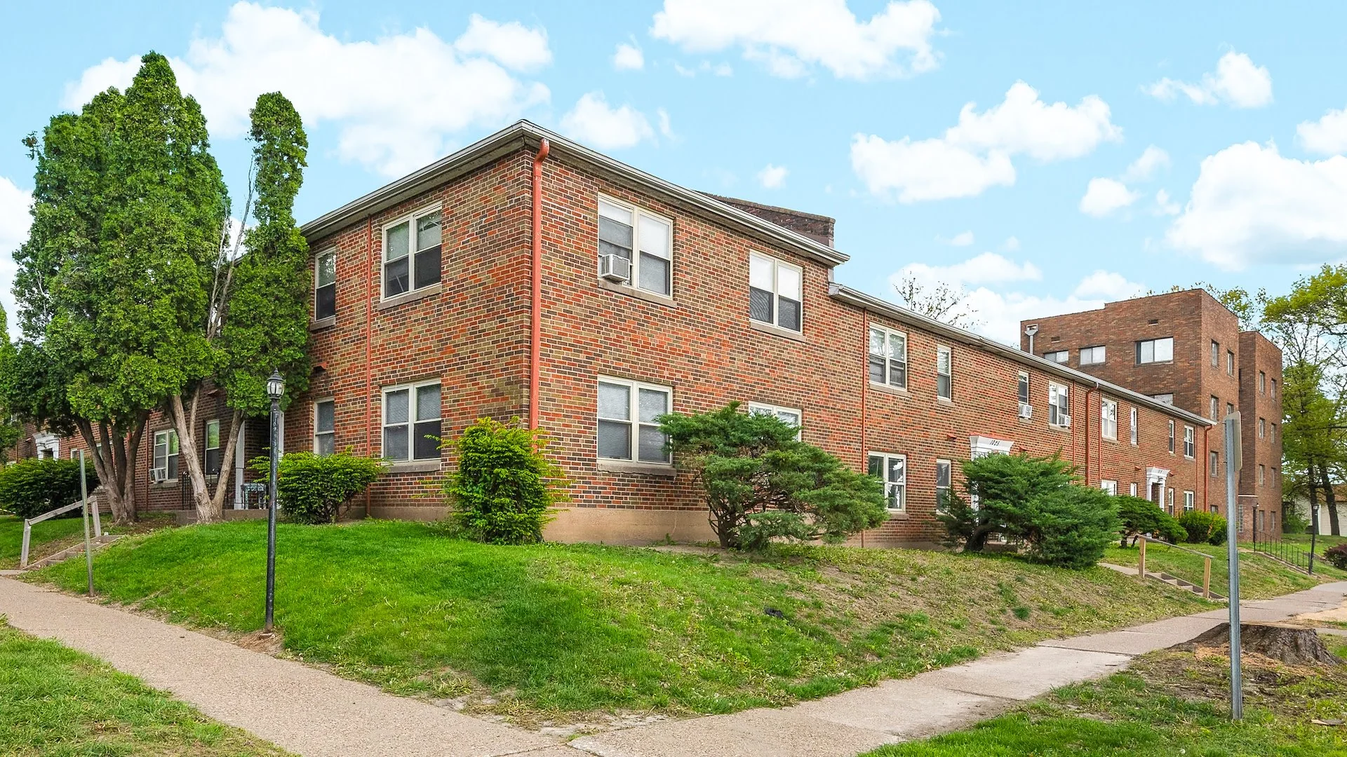 Carriage Hill Apartments — Sale in Davenport, IA, photo 3 of 3