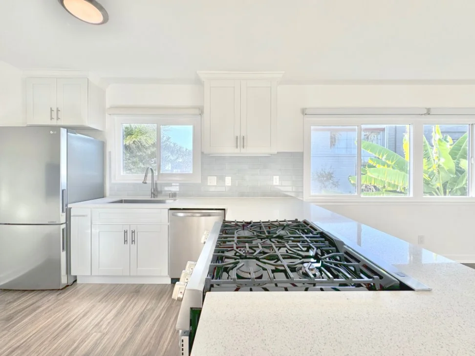 1323 11th Street — Sale in Santa Monica, CA, photo 3 of 4