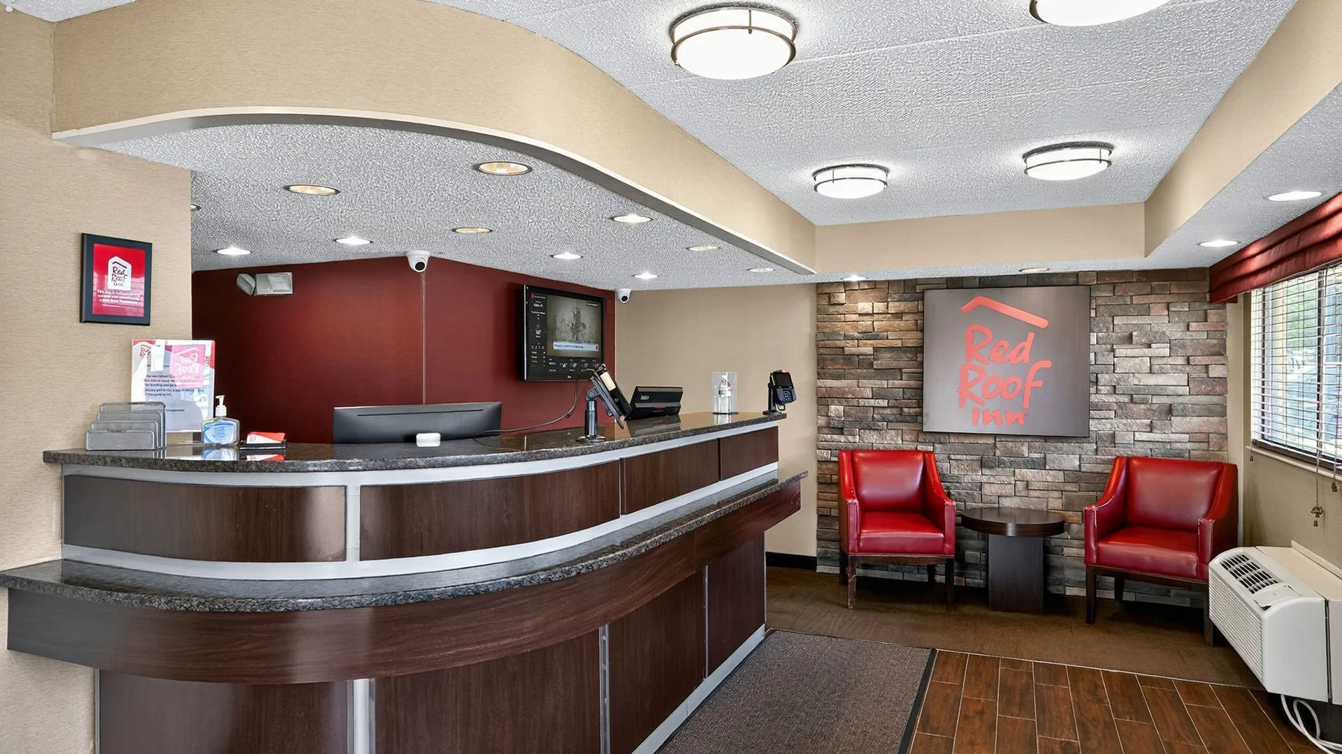 Red Roof Inn Elkhart — Sale in Elkhart, IN, photo 3 of 6