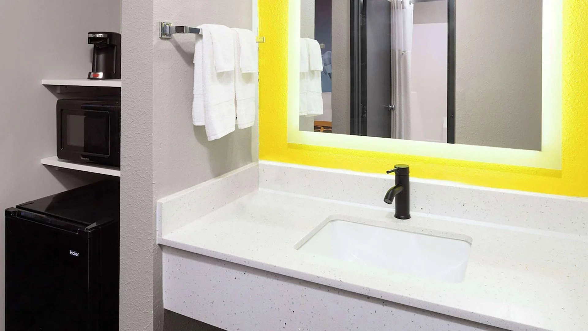 Super 8 by Wyndham Olney — Sale in Olney, IL, photo 2 of 6