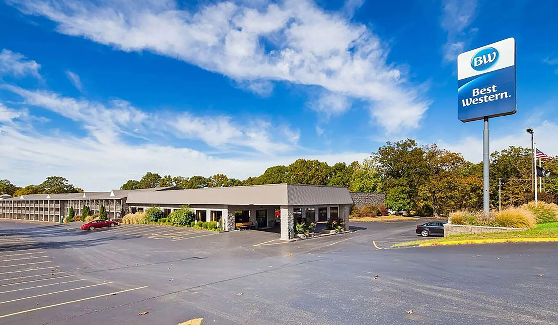 Auction - Former Best Western Inn & Conference Center — Sale in Branson, MO, photo 1 of 6