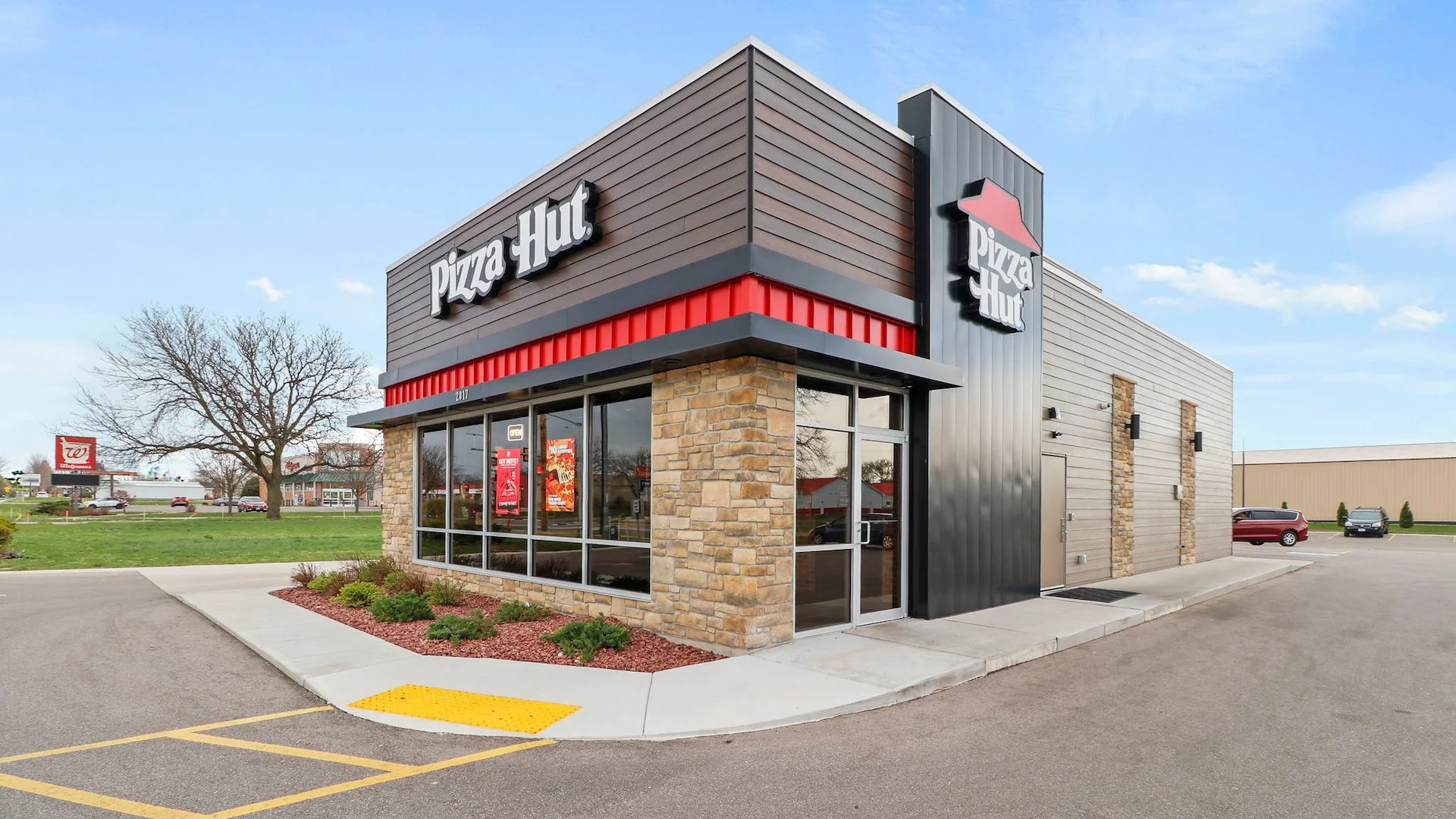 Pizza Hut — Sale in Janesville, WI, photo 1 of 5