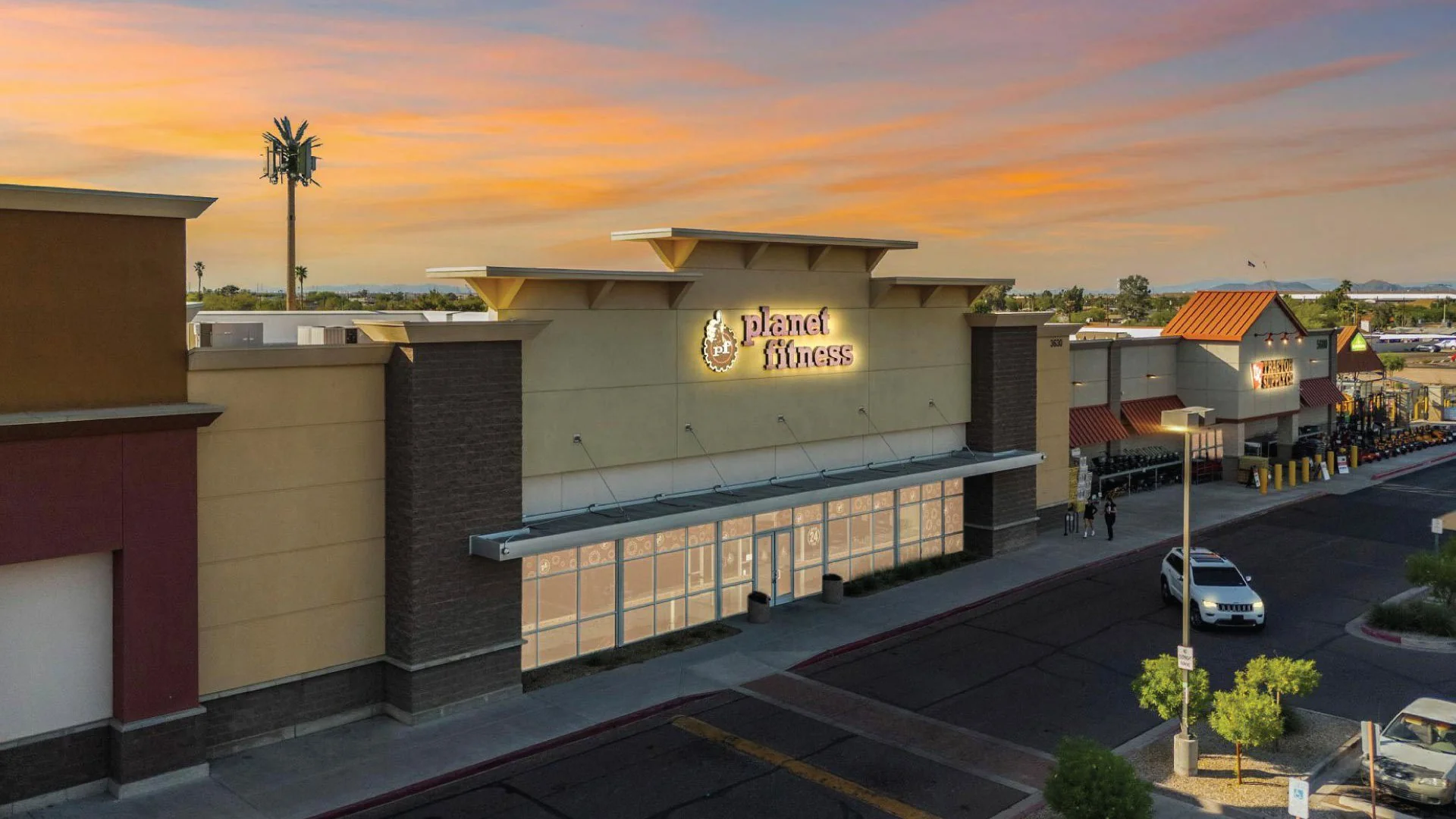 Planet Fitness | 7.25% Cap Rate | Low $12.50/SF Rent… — Sale in Phoenix, AZ, photo 2 of 6