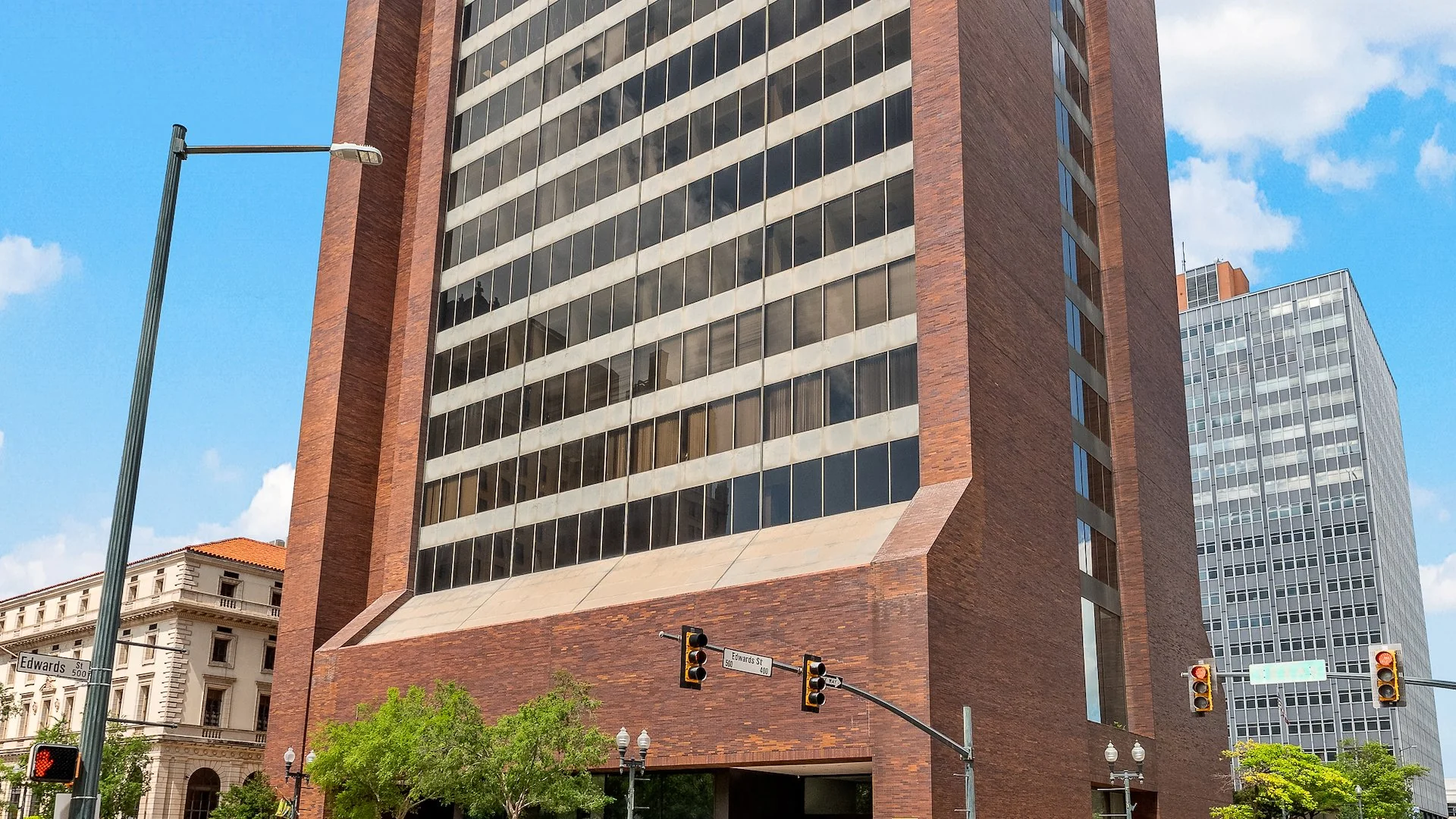 Former First National Bank/Chase Tower — Sale in Shreveport, LA, photo 1 of 5