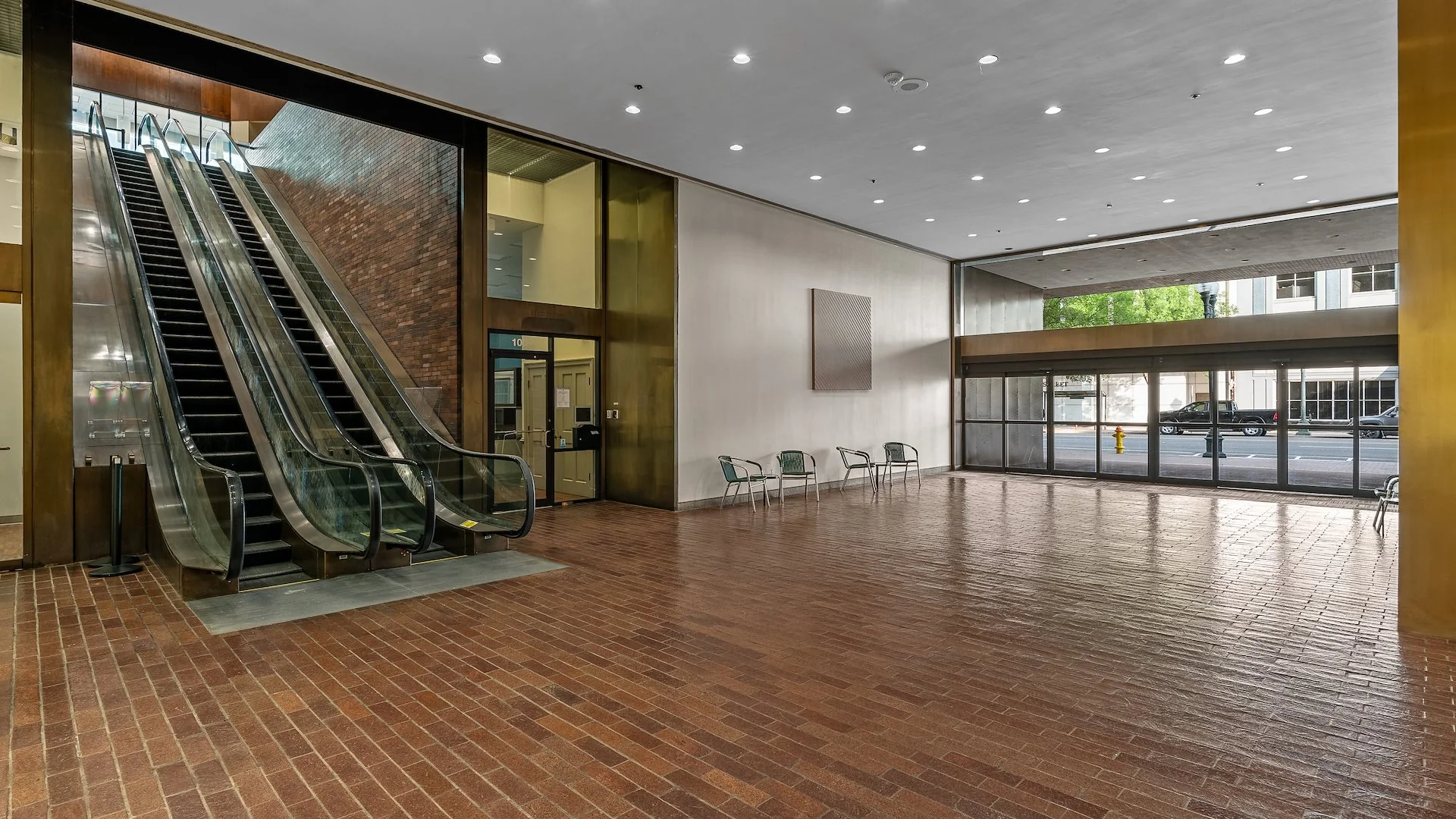 Former First National Bank/Chase Tower — Sale in Shreveport, LA, photo 5 of 5