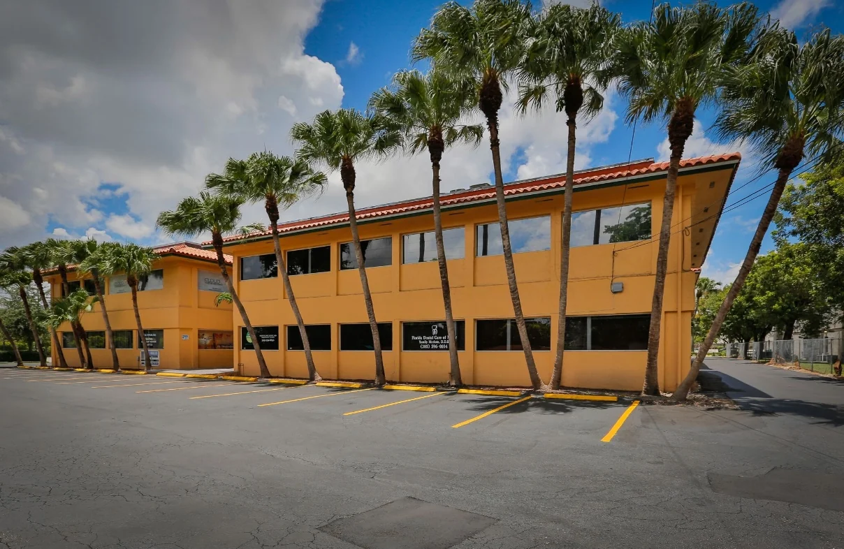 Parkwood Office Plaza — Sale in Miami, FL, photo 1 of 2
