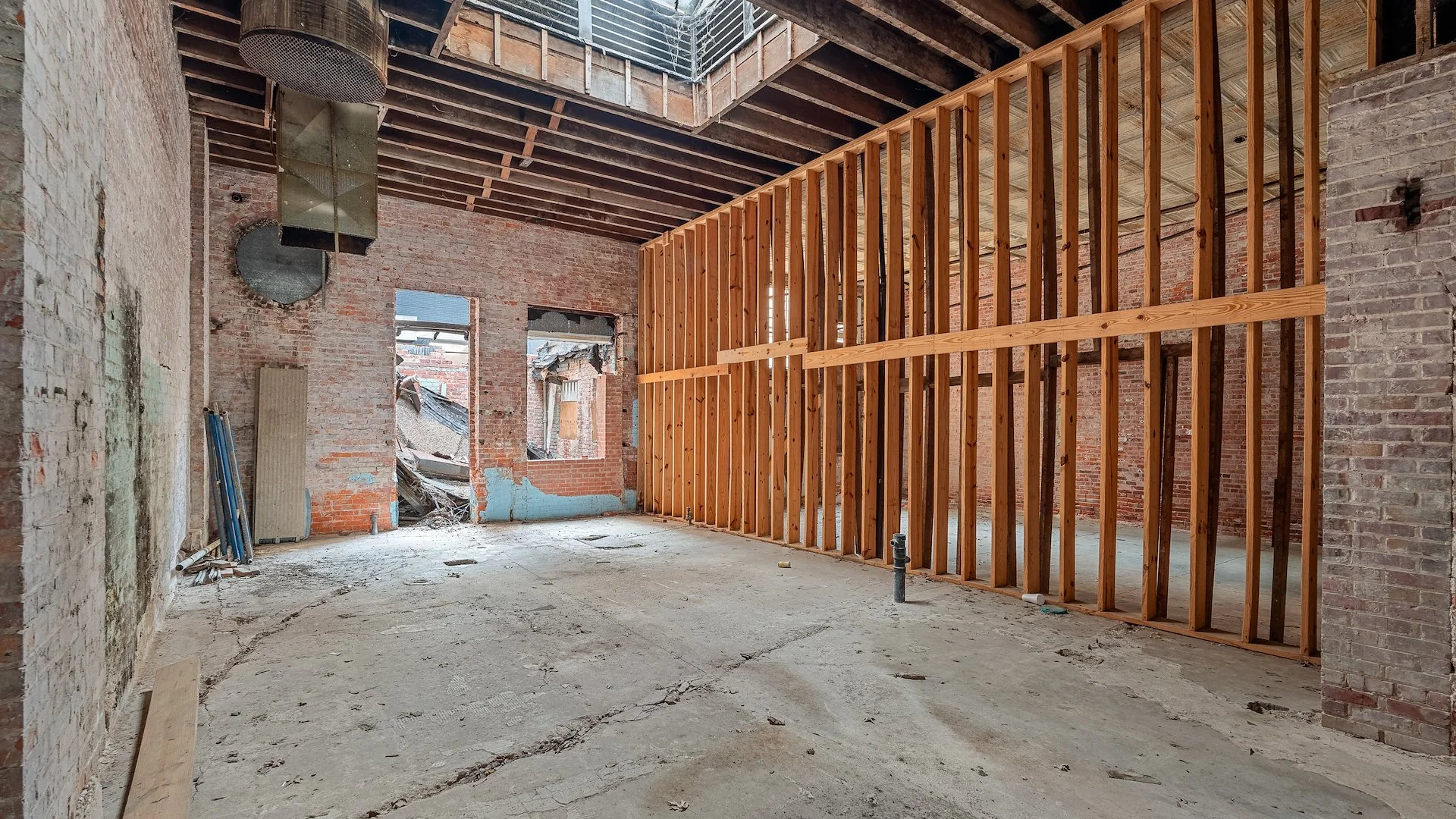 Former Pano's — Sale in Shreveport, LA, photo 2 of 5