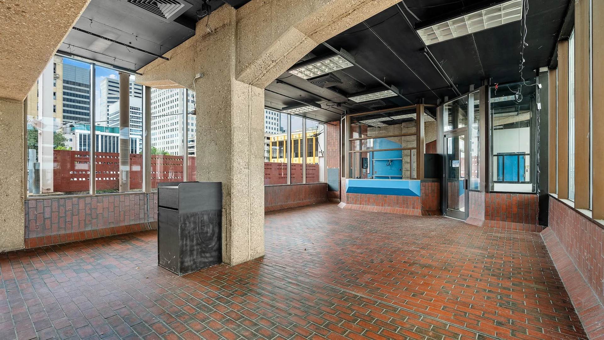 Former Bus Depot — Sale in Shreveport, LA, photo 2 of 5