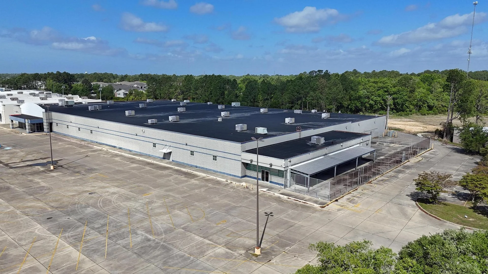 Pascagoula Retail — Sale in Pascagoula, MS, photo 1 of 8