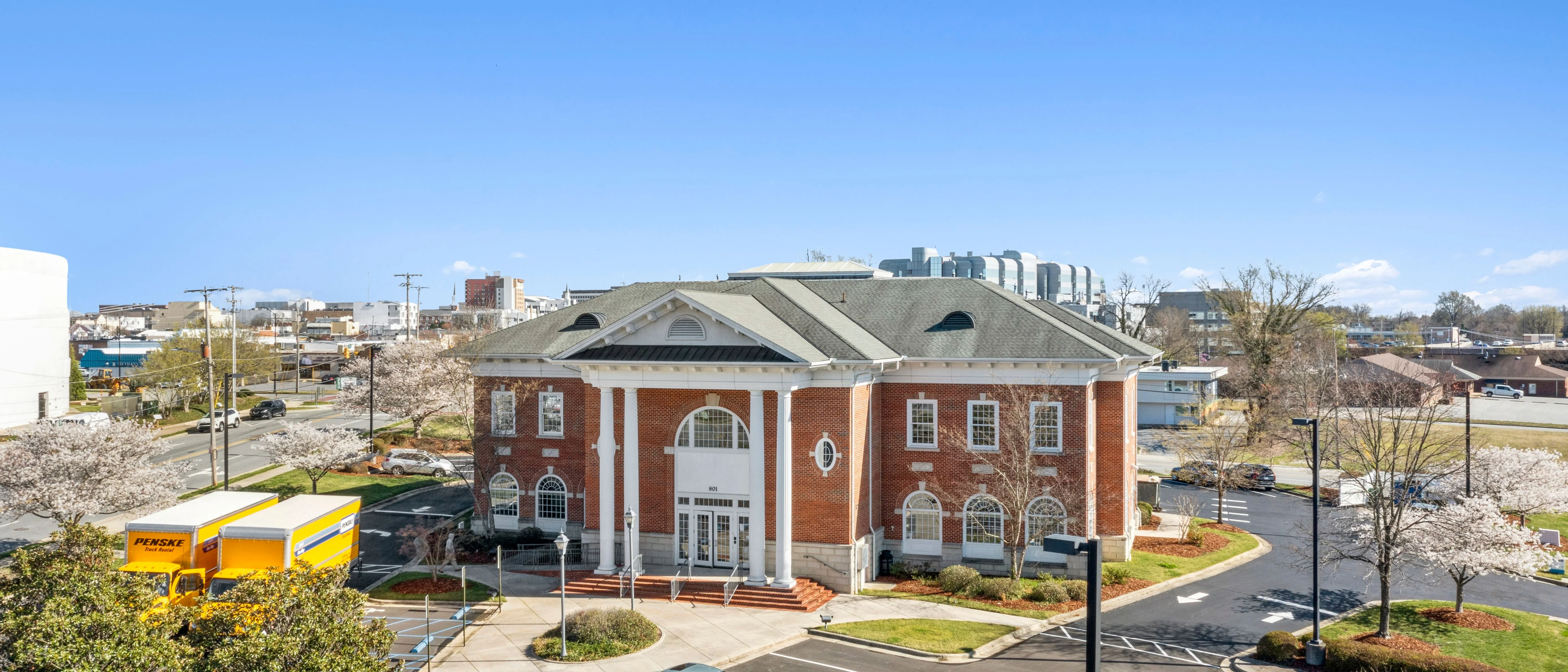 Pinnacle Bank - High Point, NC (N Elm St) — Sale in High Point, NC, photo 6 of 8