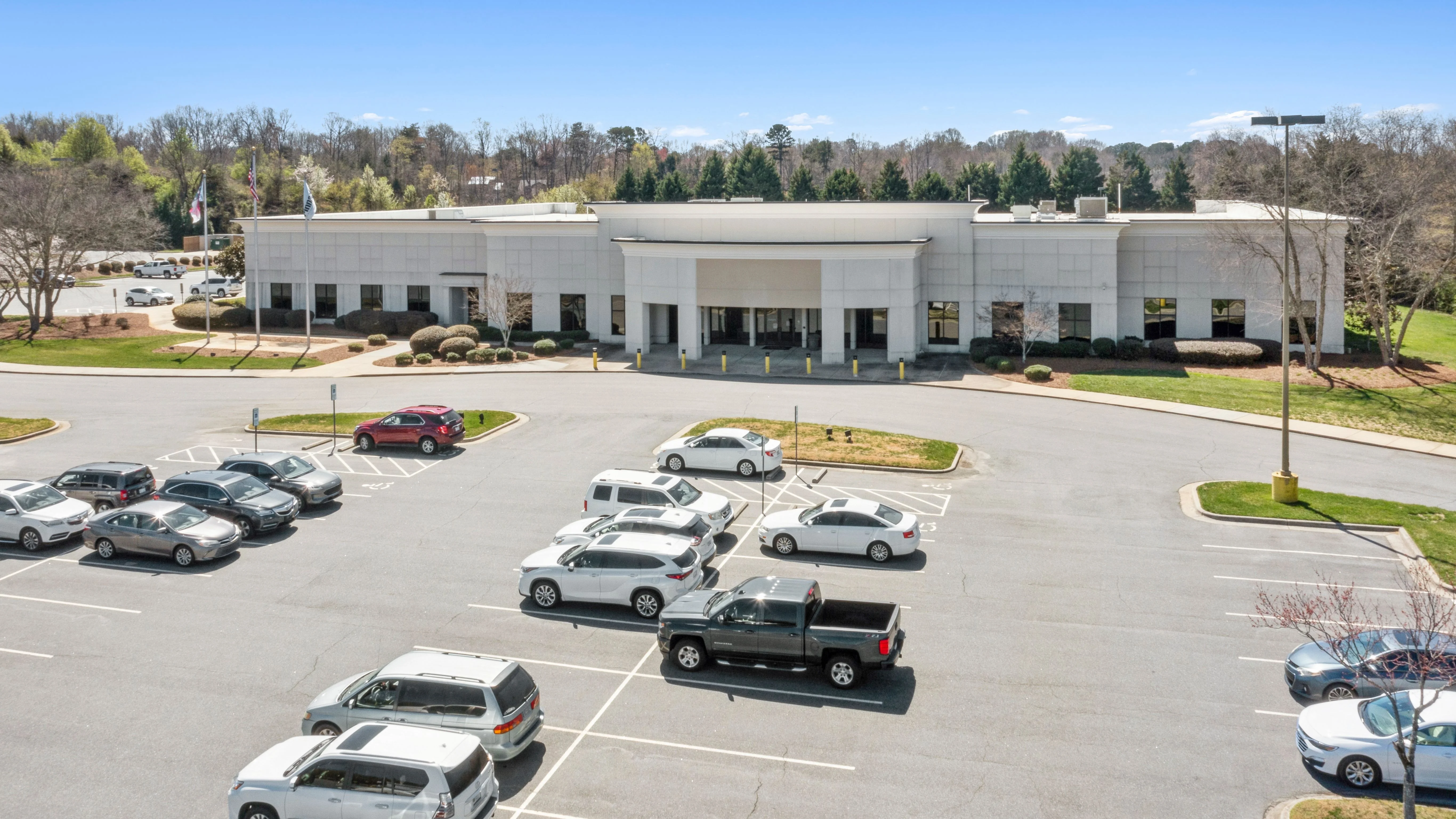 Pinnacle Bank - High Point, NC (University Pkwy) — Sale in High Point, NC, photo 1 of 8