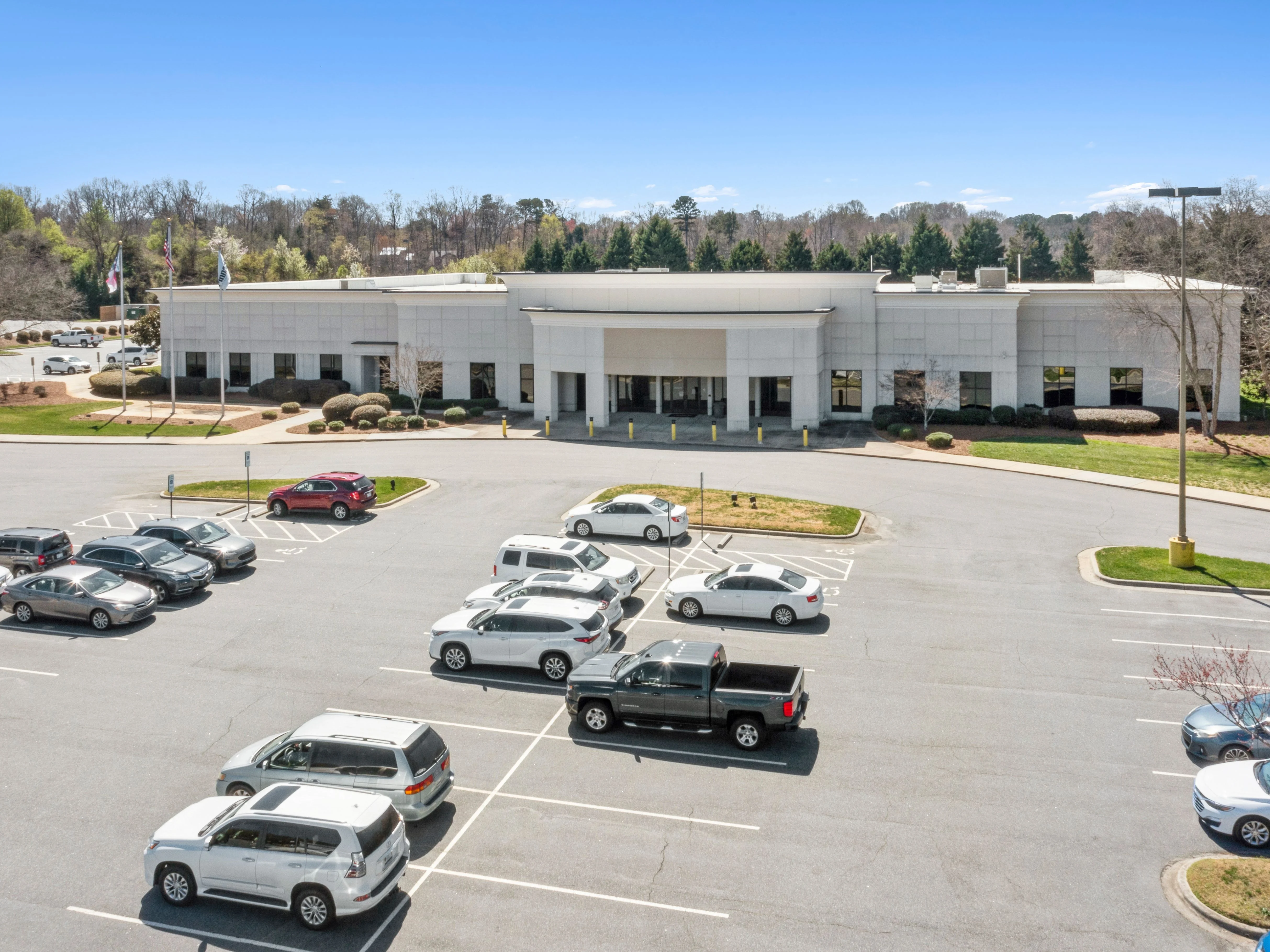 Pinnacle Bank - High Point, NC (University Pkwy) — Sale in High Point, NC, photo 2 of 8