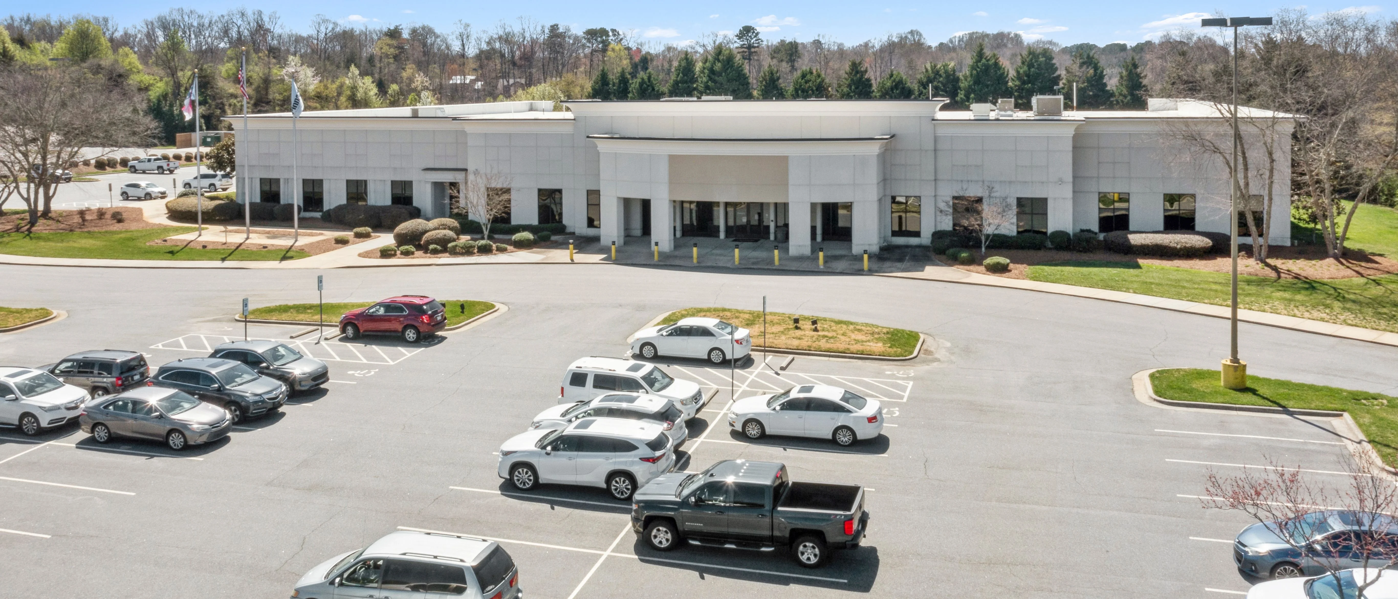 Pinnacle Bank - High Point, NC (University Pkwy) — Sale in High Point, NC, photo 3 of 8