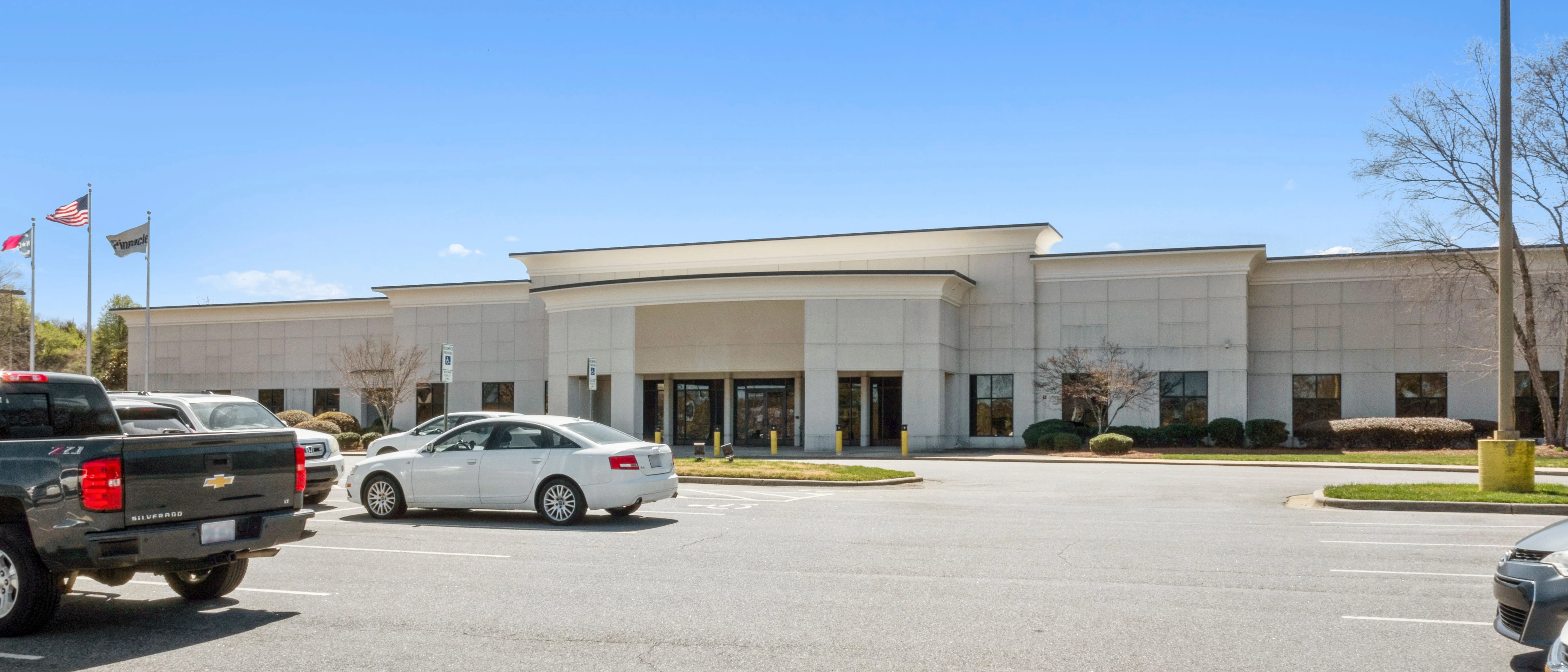 Pinnacle Bank - High Point, NC (University Pkwy) — Sale in High Point, NC, photo 6 of 8