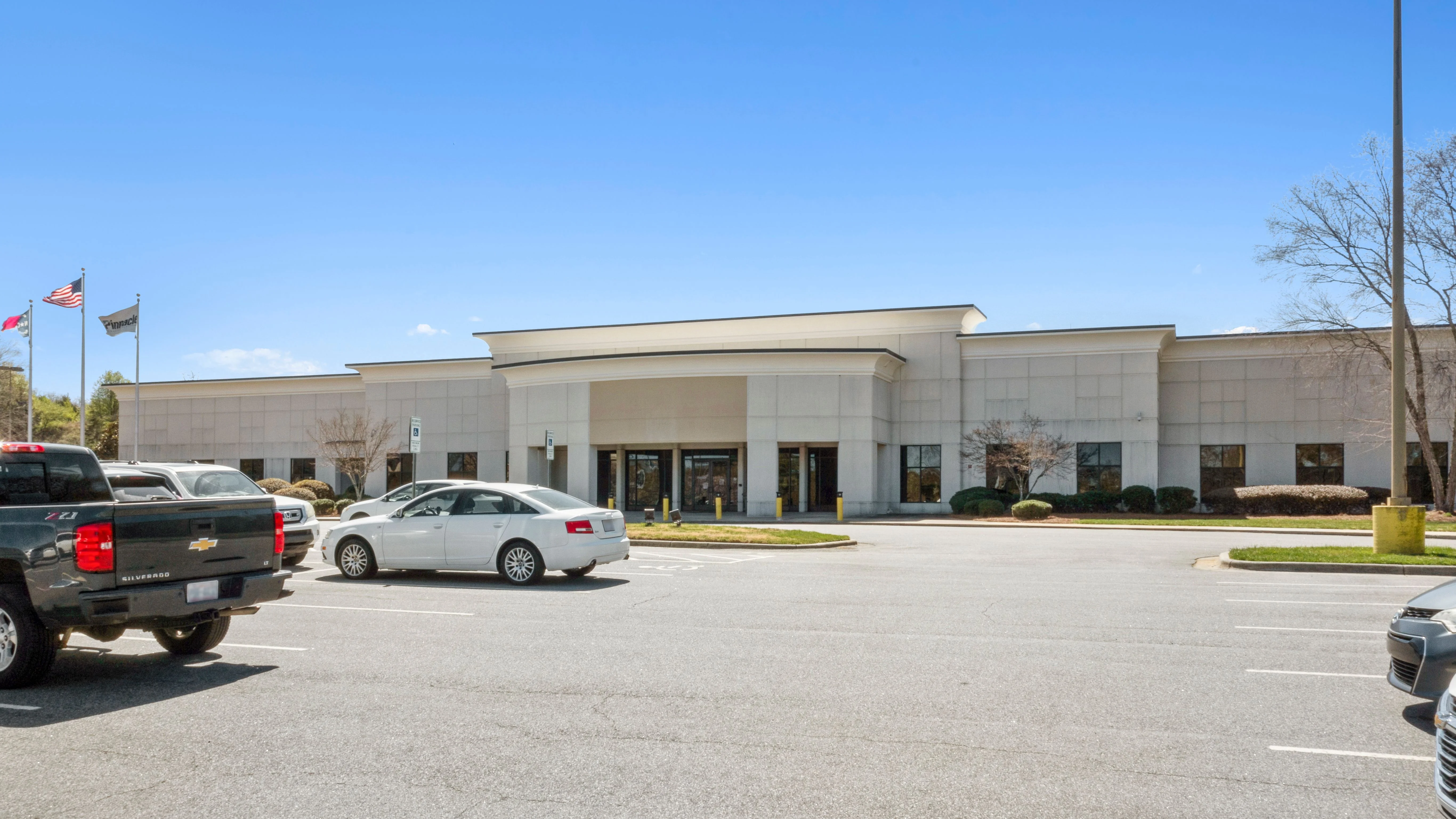 Pinnacle Bank - High Point, NC (University Pkwy) — Sale in High Point, NC, photo 8 of 8