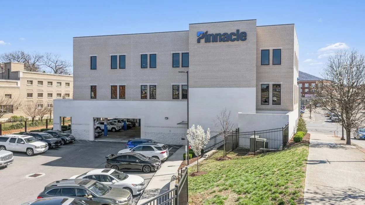 Pinnacle Bank - Roanoke, VA (Campbell Ave SE) — Sale in Roanoke, VA, photo 1 of 8