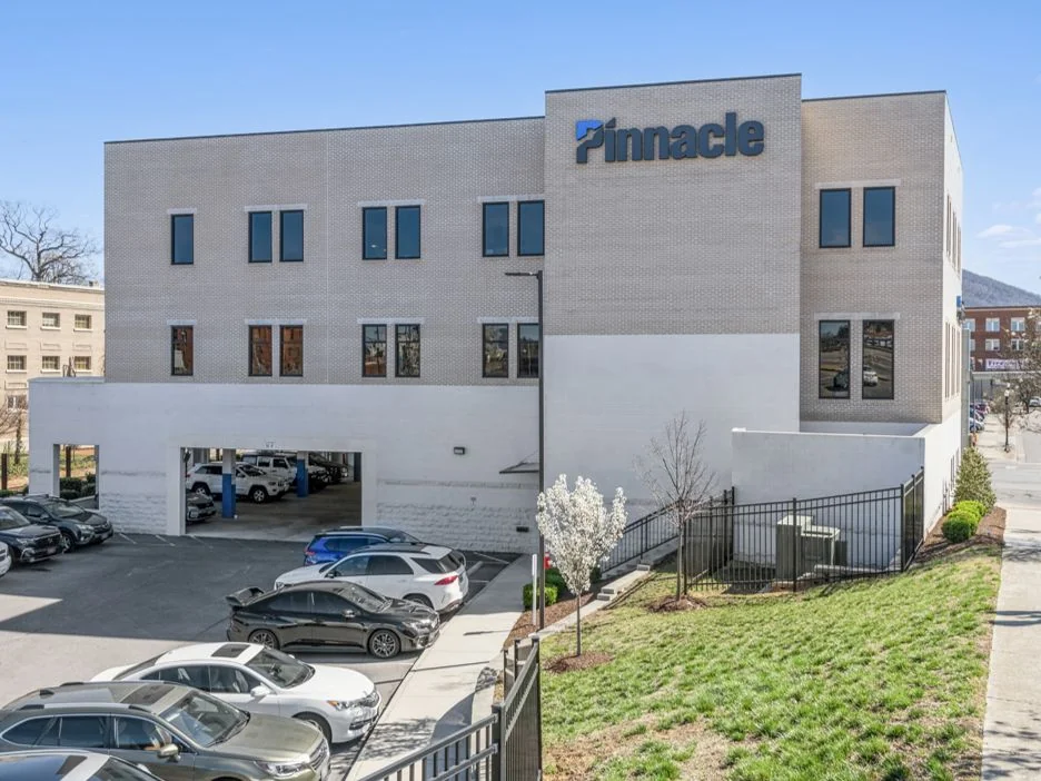 Pinnacle Bank - Roanoke, VA (Campbell Ave SE) — Sale in Roanoke, VA, photo 2 of 8