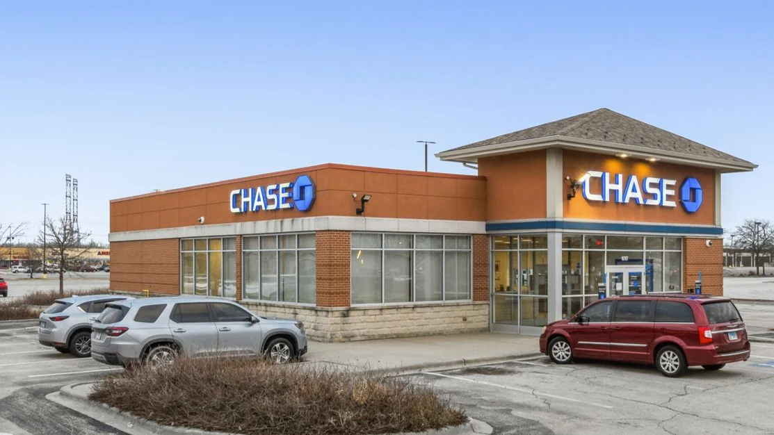 Chase Bank - Lansing, IL — Sale in Lansing, IL, photo 1 of 8
